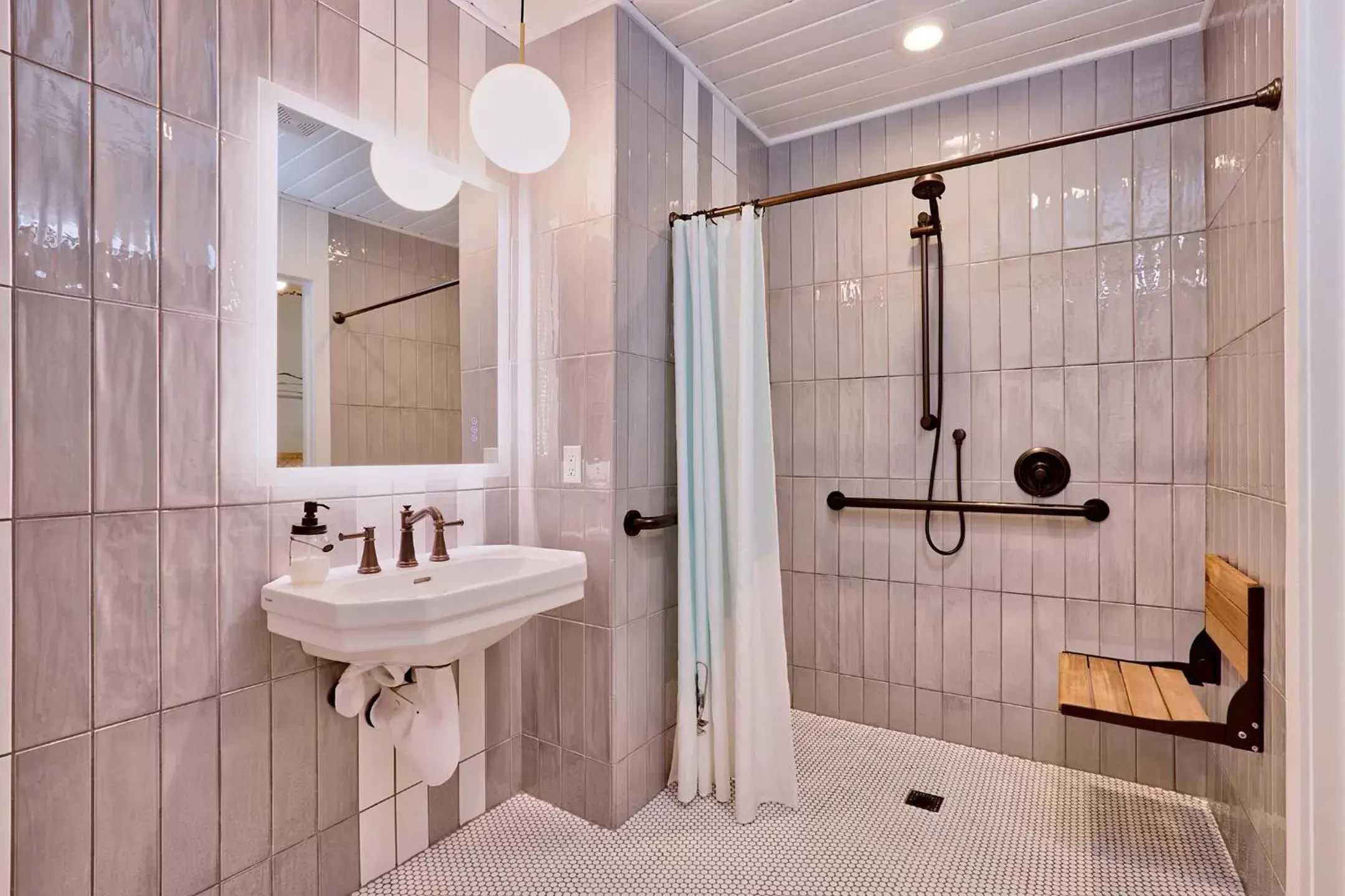 Shower, Bathroom in Dive Palm Springs