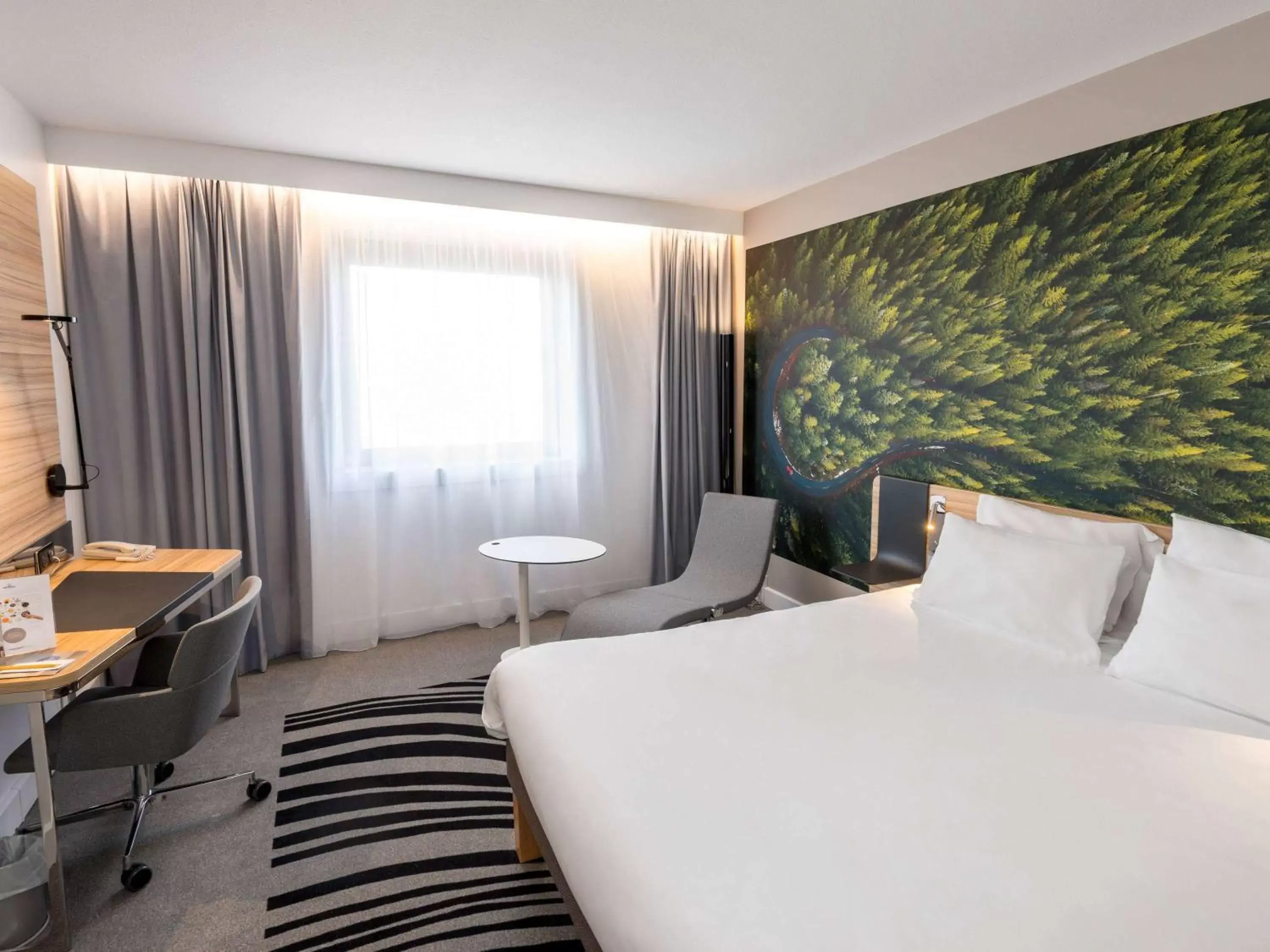 Photo of the whole room, Bed in Novotel Marne-la-Vallée Noisy-le-Grand