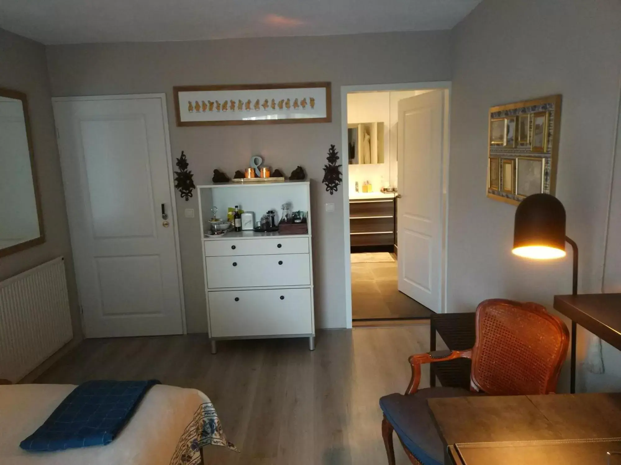 Photo of the whole room, Kitchen/Kitchenette in B&B Hoofddorp