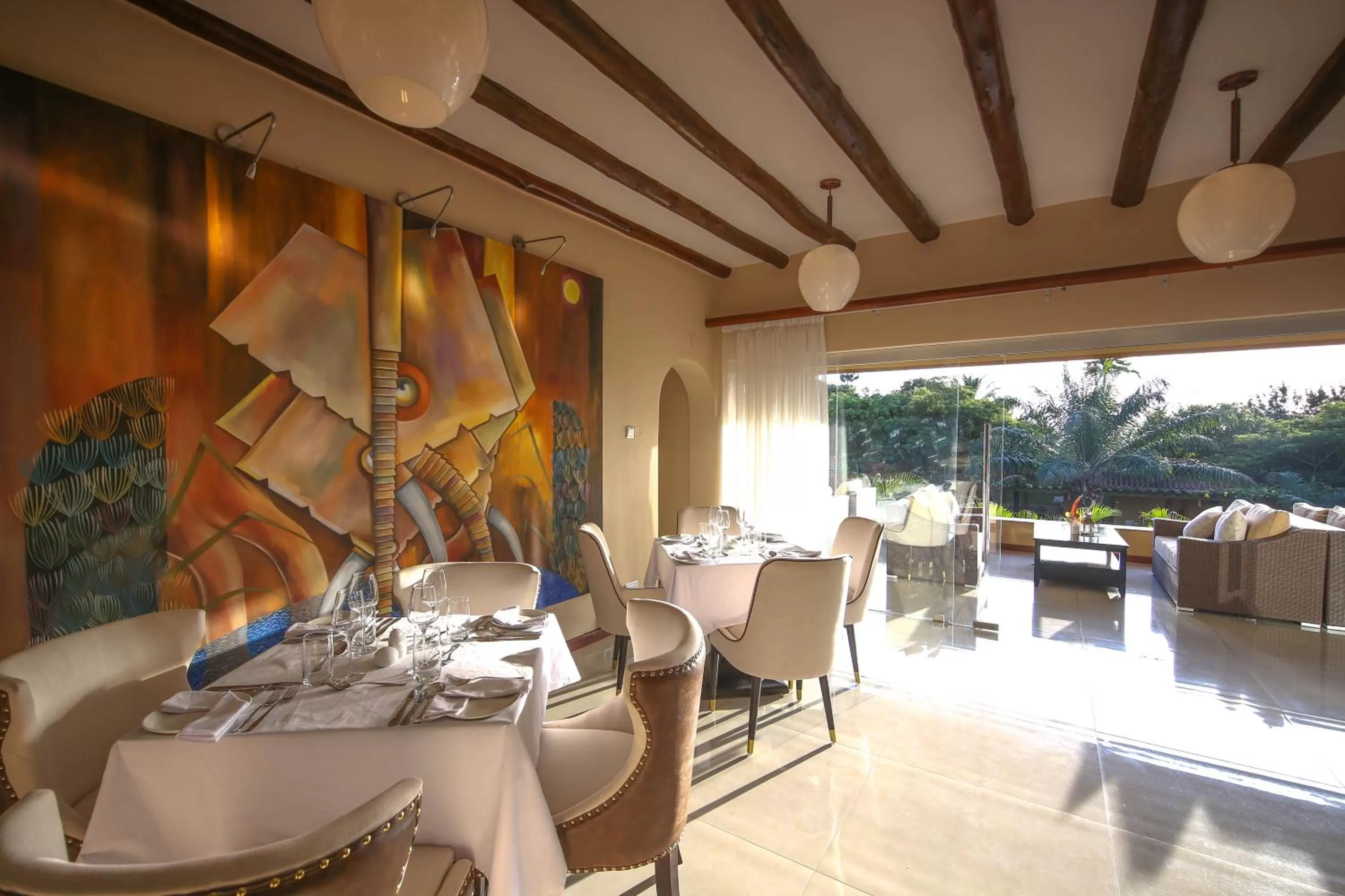 Restaurant/Places to Eat in No.5 Boutique Hotel