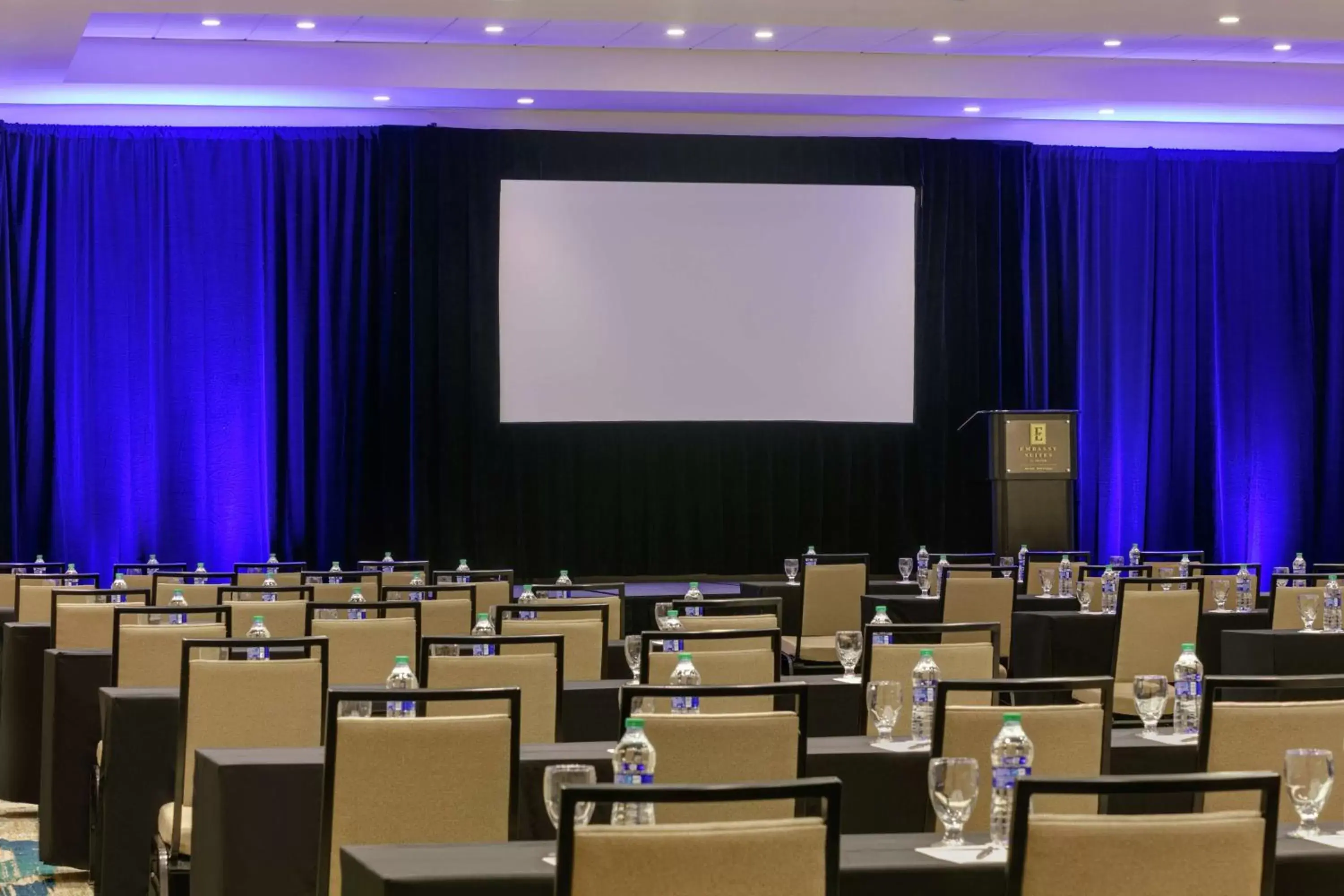 Meeting/conference room in Embassy Suites by Hilton San Juan - Hotel & Casino