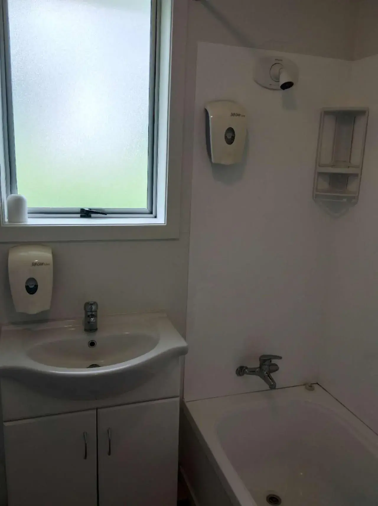 Bathroom in Queens Park Motels