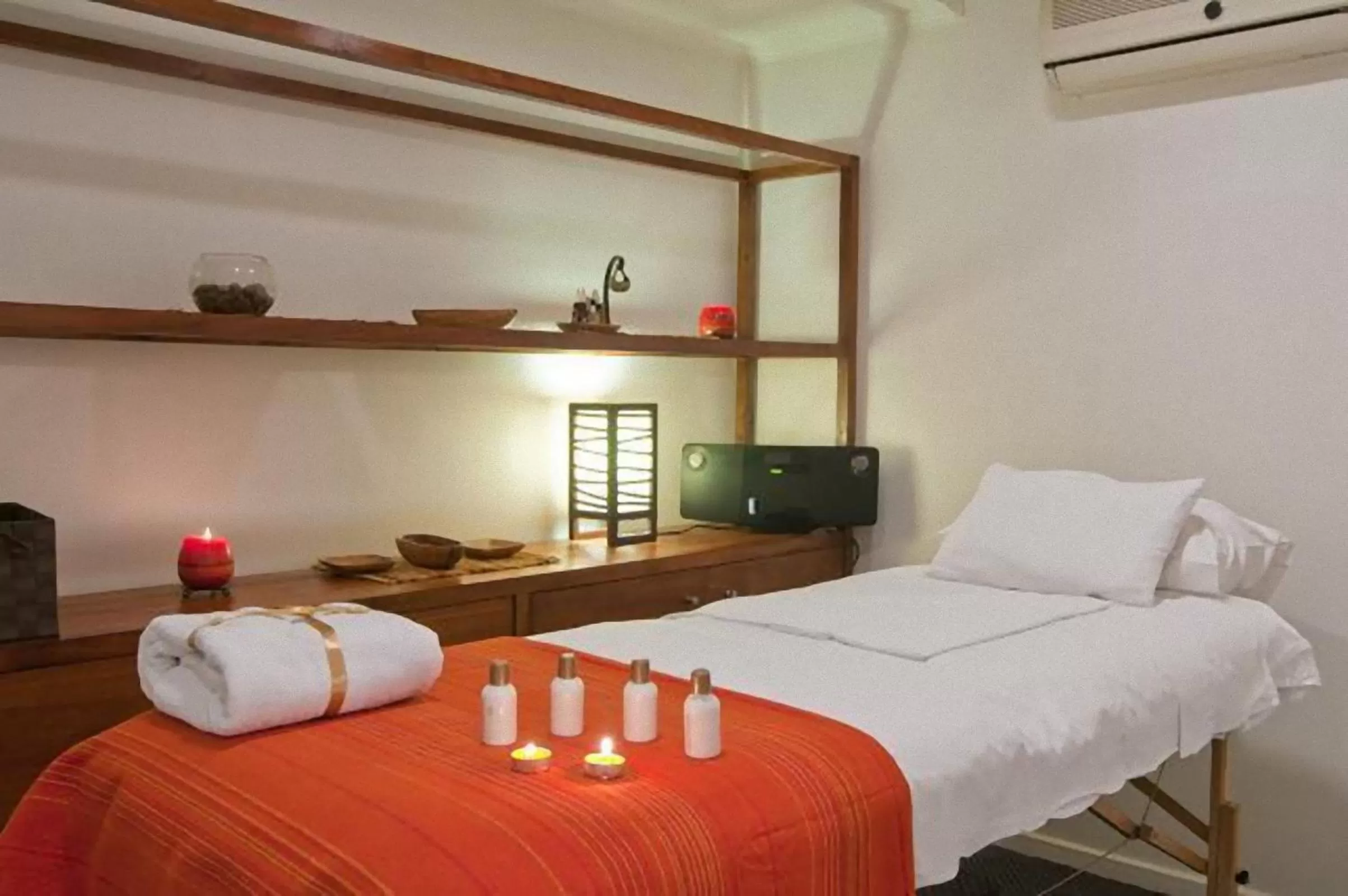 Bedroom, Bed in Park Plaza Santiago