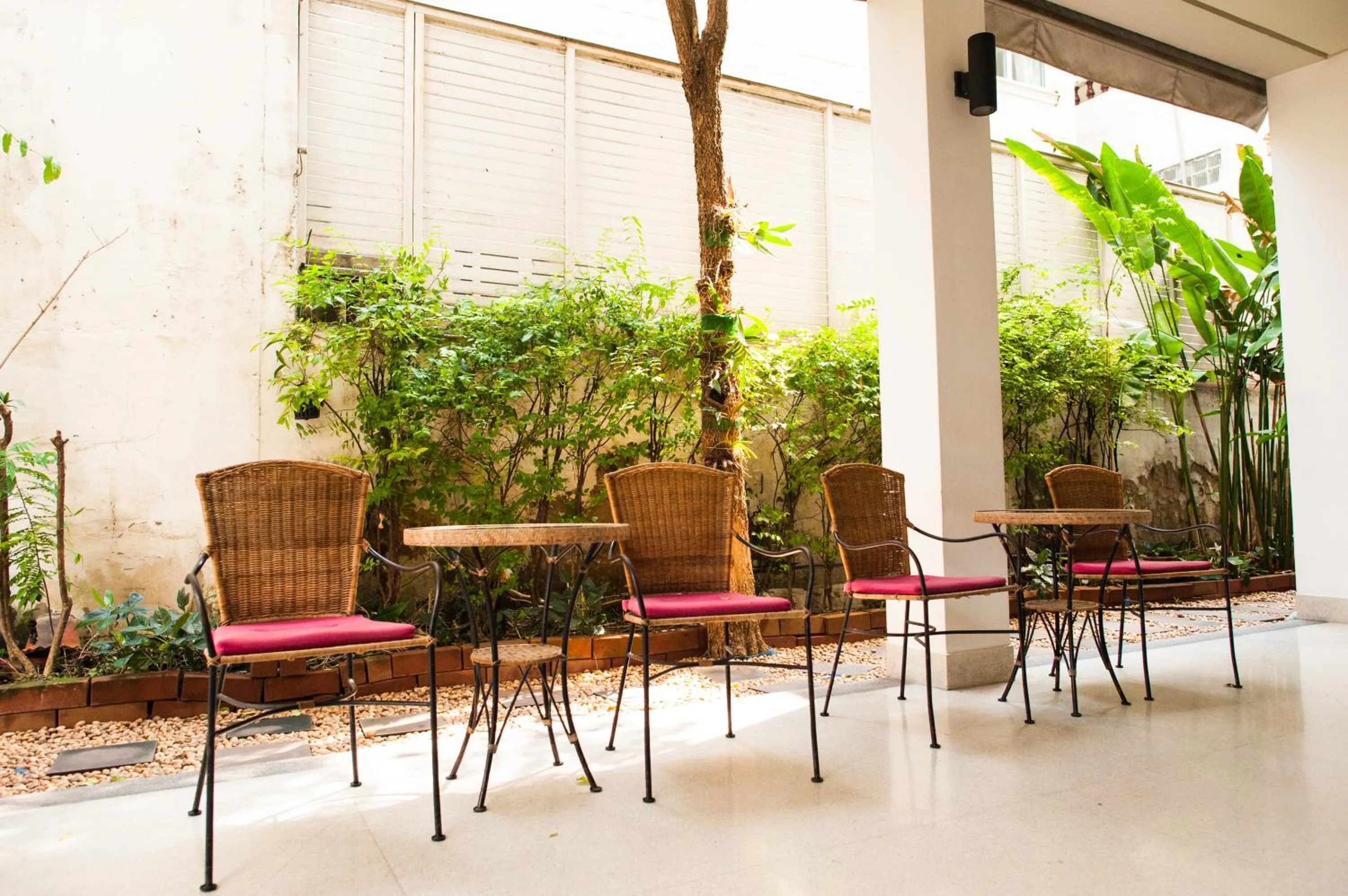 Facade/entrance in Baansilom Soi 3