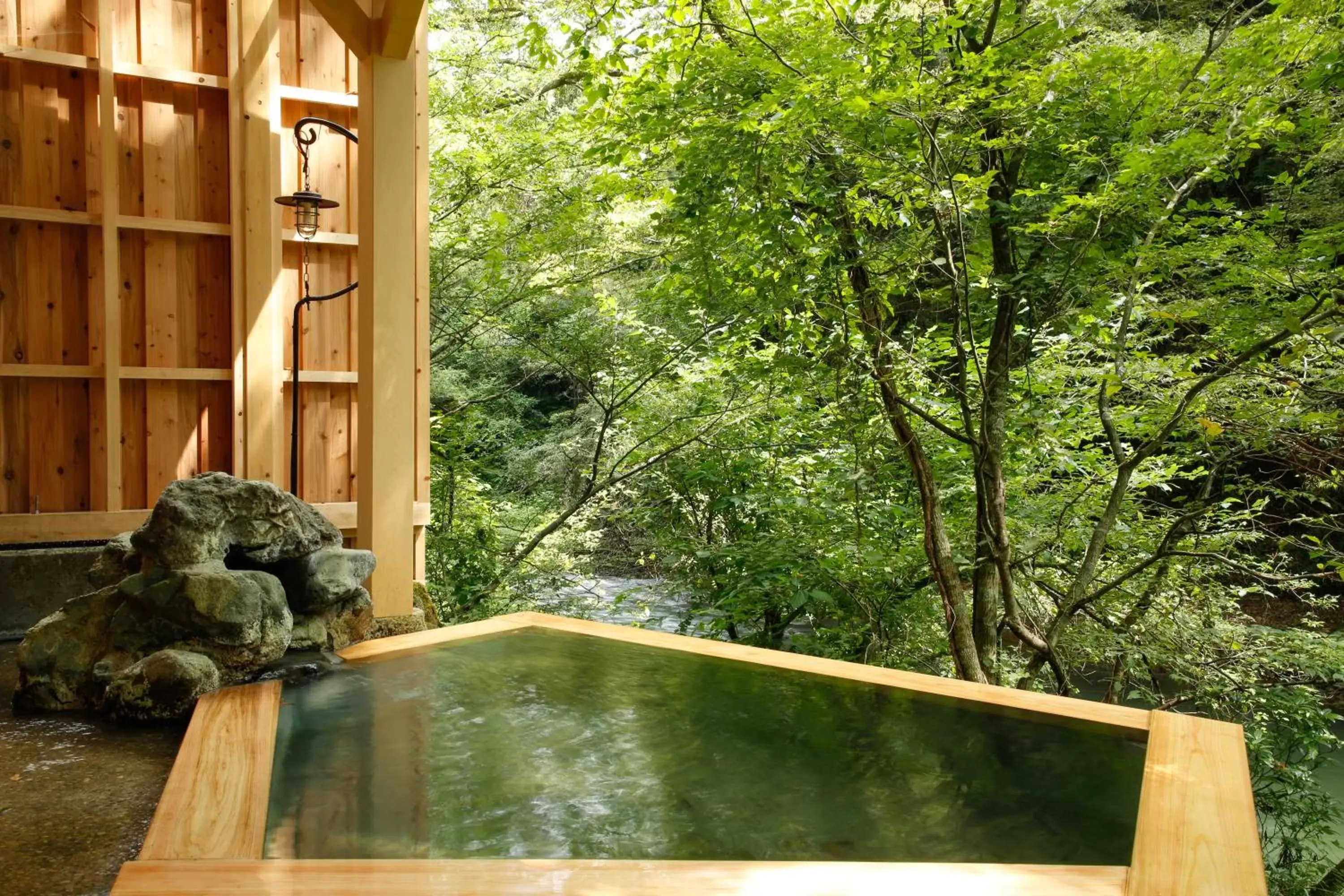 Hot Spring Bath in Yamanaka Onsen Hanatsubaki                                                 