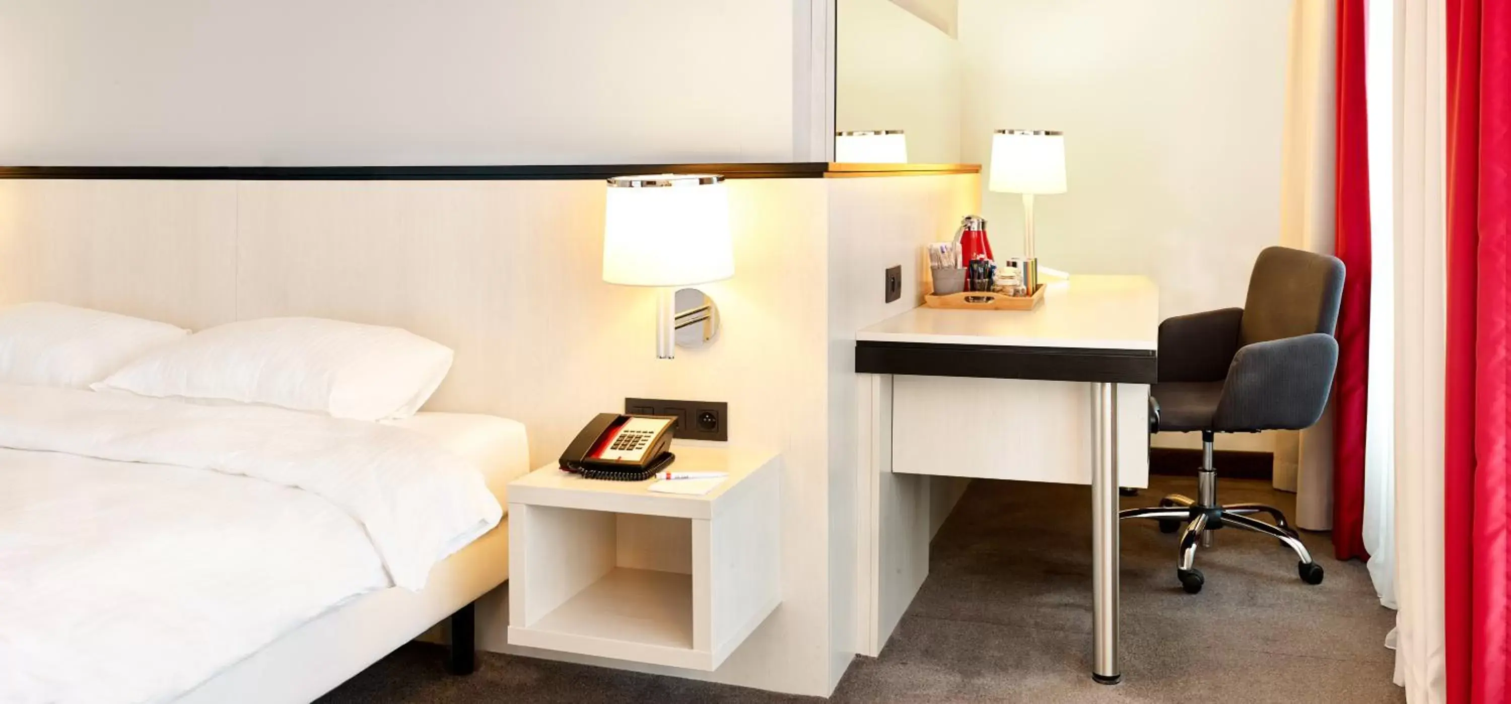 Coffee/tea facilities, TV/Entertainment Center in Hotel Park Inn by Radisson Brussels Midi