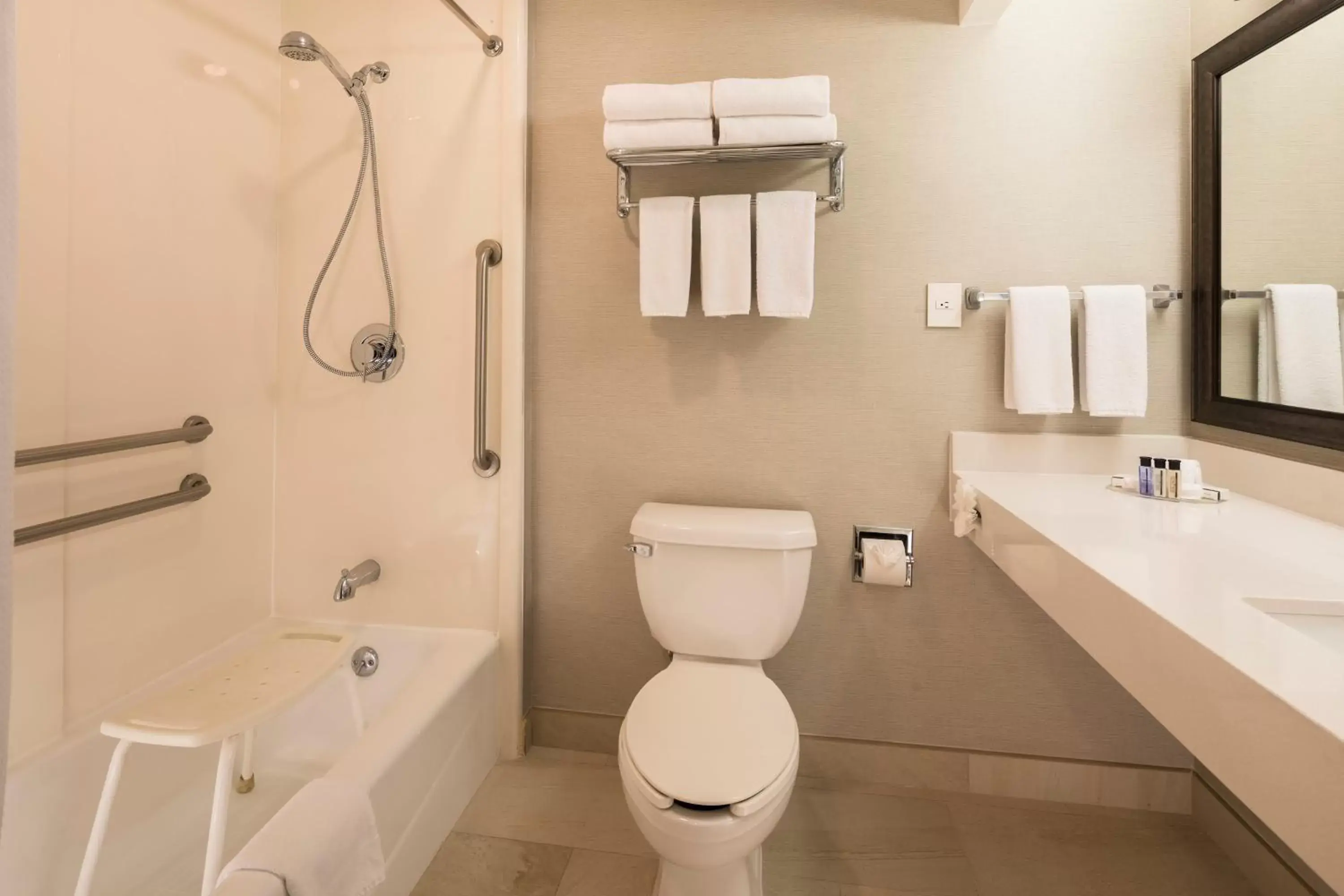 Photo of the whole room, Bathroom in Staybridge Suites Monterrey San Pedro, an IHG Hotel
