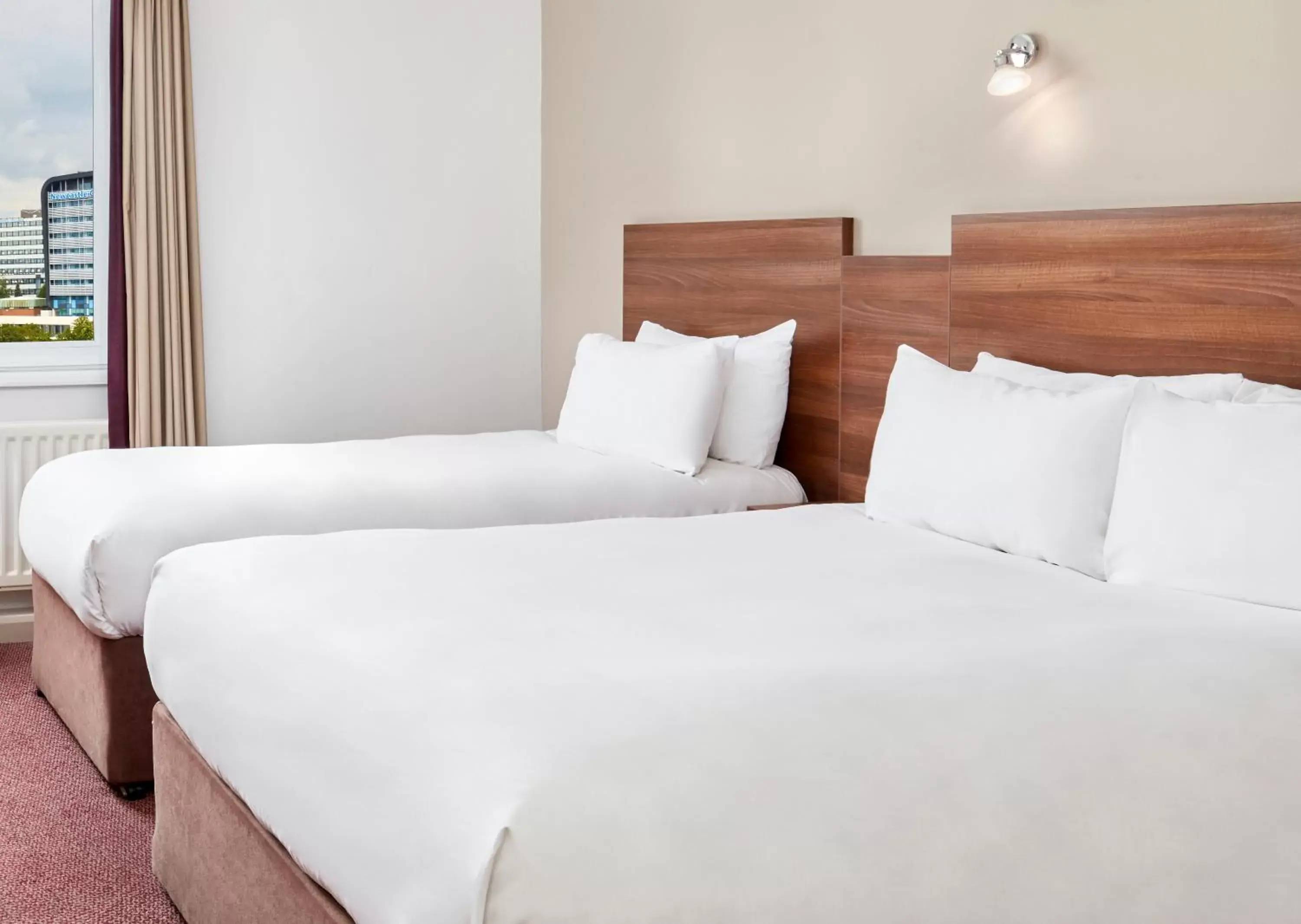 Bedroom, Bed in Leonardo Hotel Newcastle - Formerly Jurys Inn