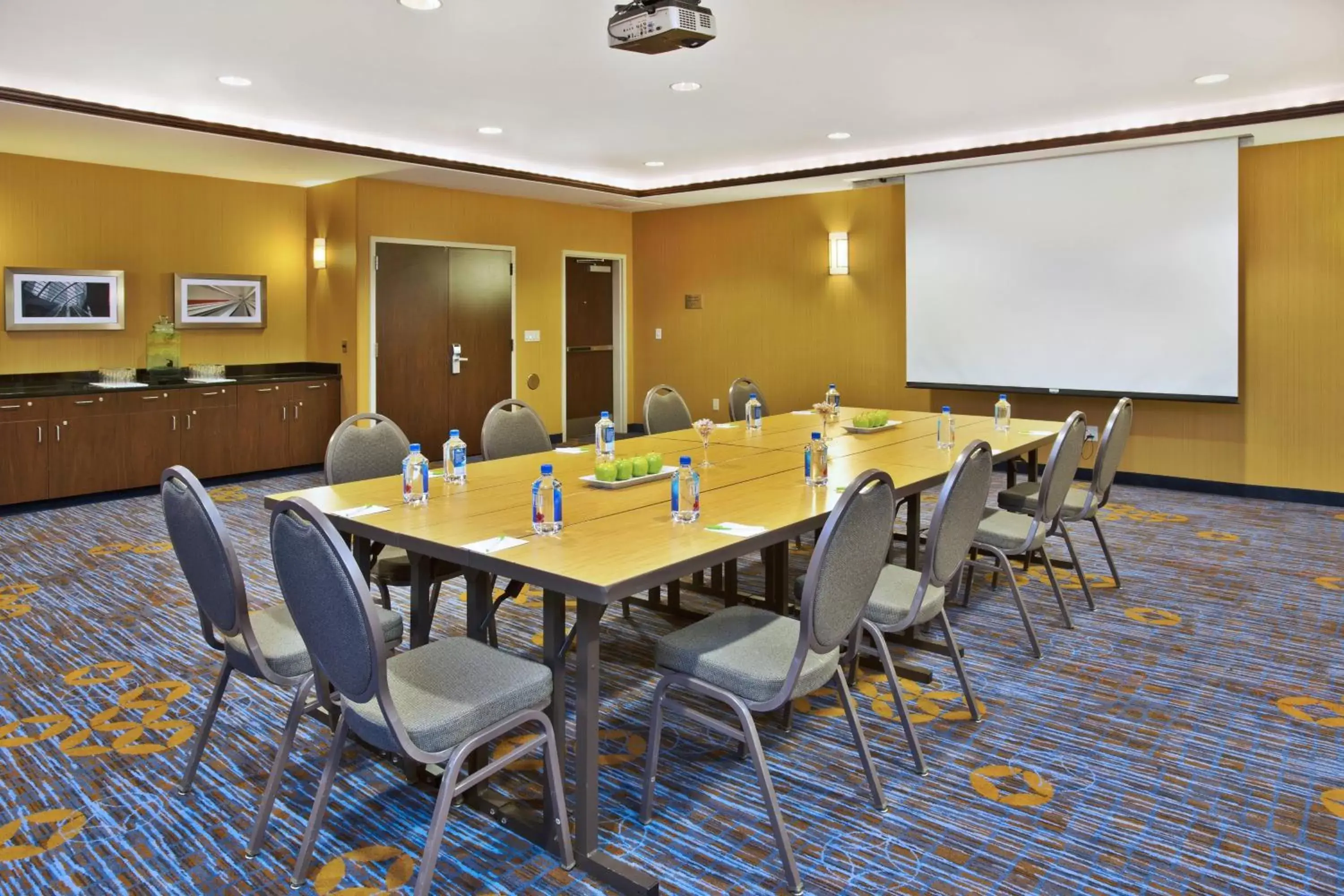 Meeting/conference room in Courtyard by Marriott Madison West / Middleton