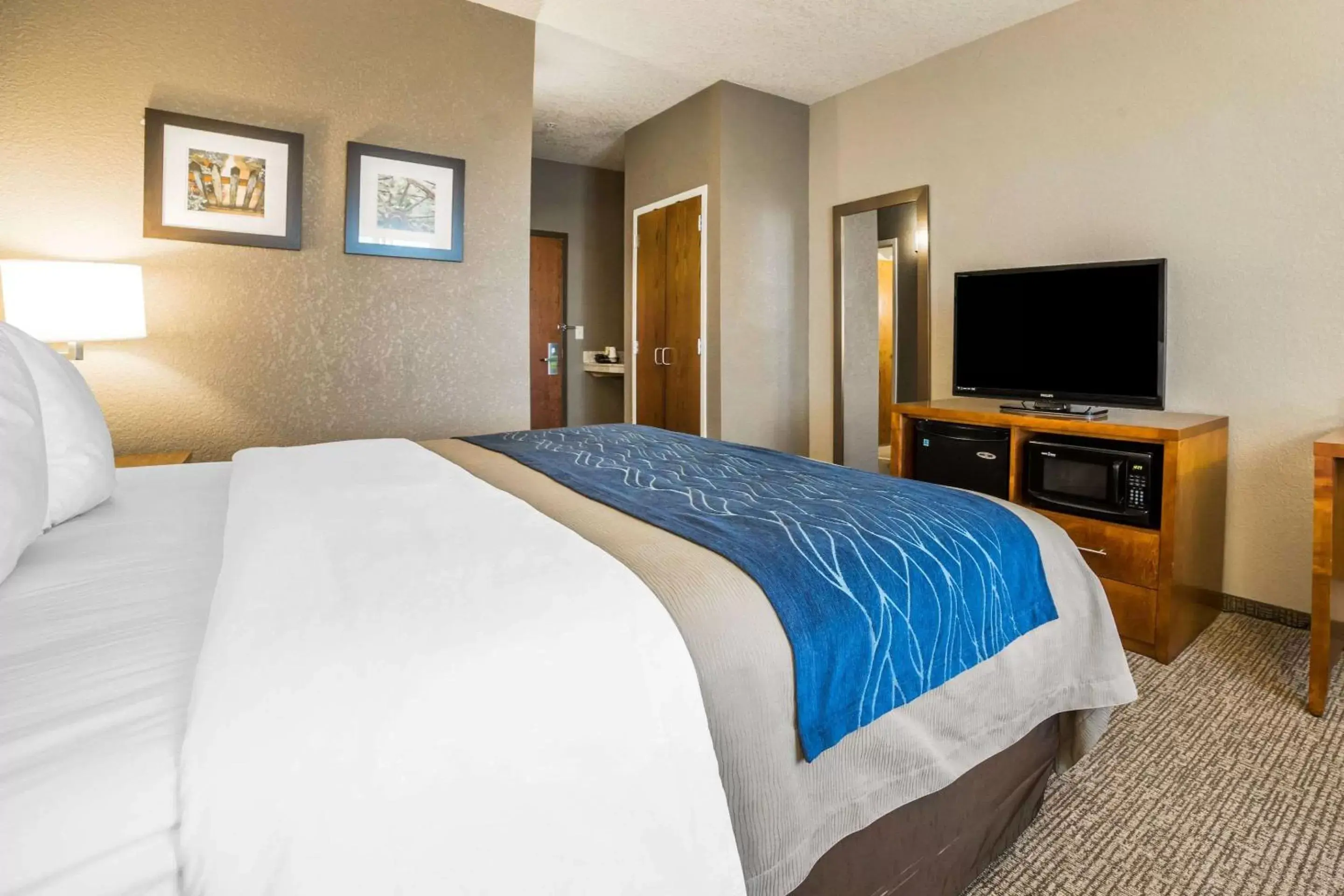 Photo of the whole room, Bed in Comfort Inn & Suites Cheyenne