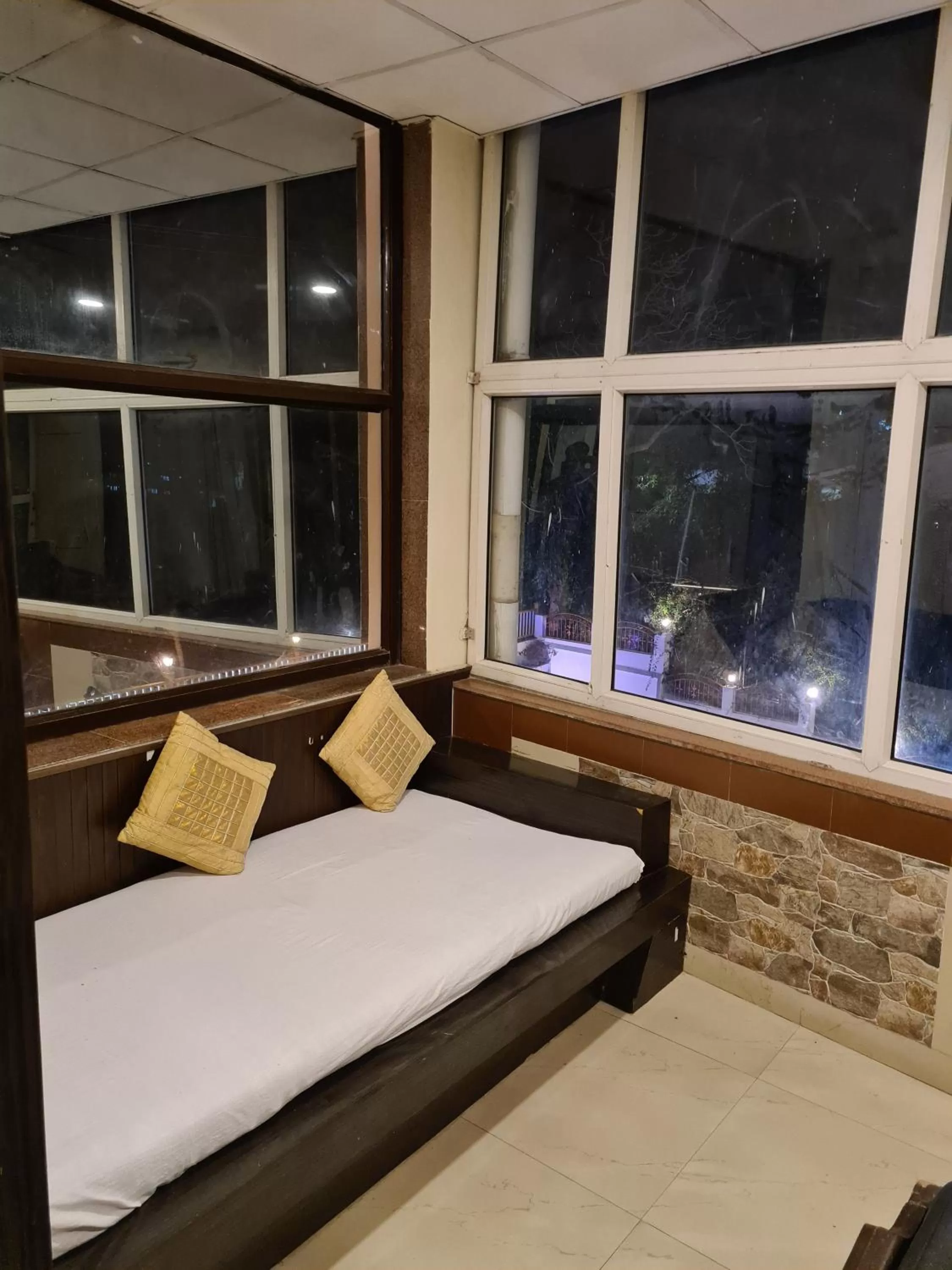 Photo of the whole room, Bed in Hotel Rajpur Heights