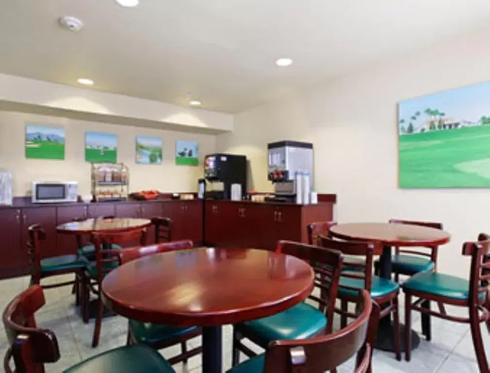 Restaurant/Places to Eat in Microtel Inn & Suites by Wyndham Wellton