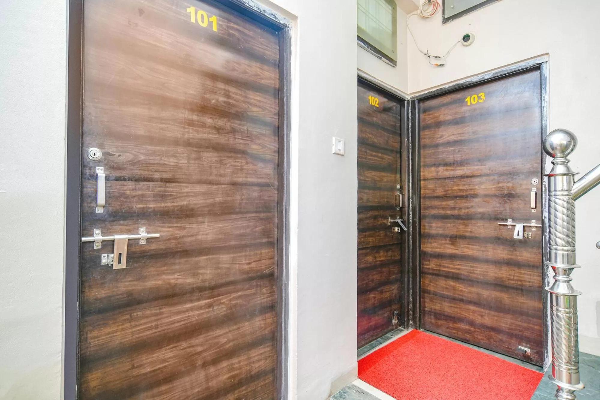 Lobby or reception, Bathroom in FabExpress Royal Palace Inn