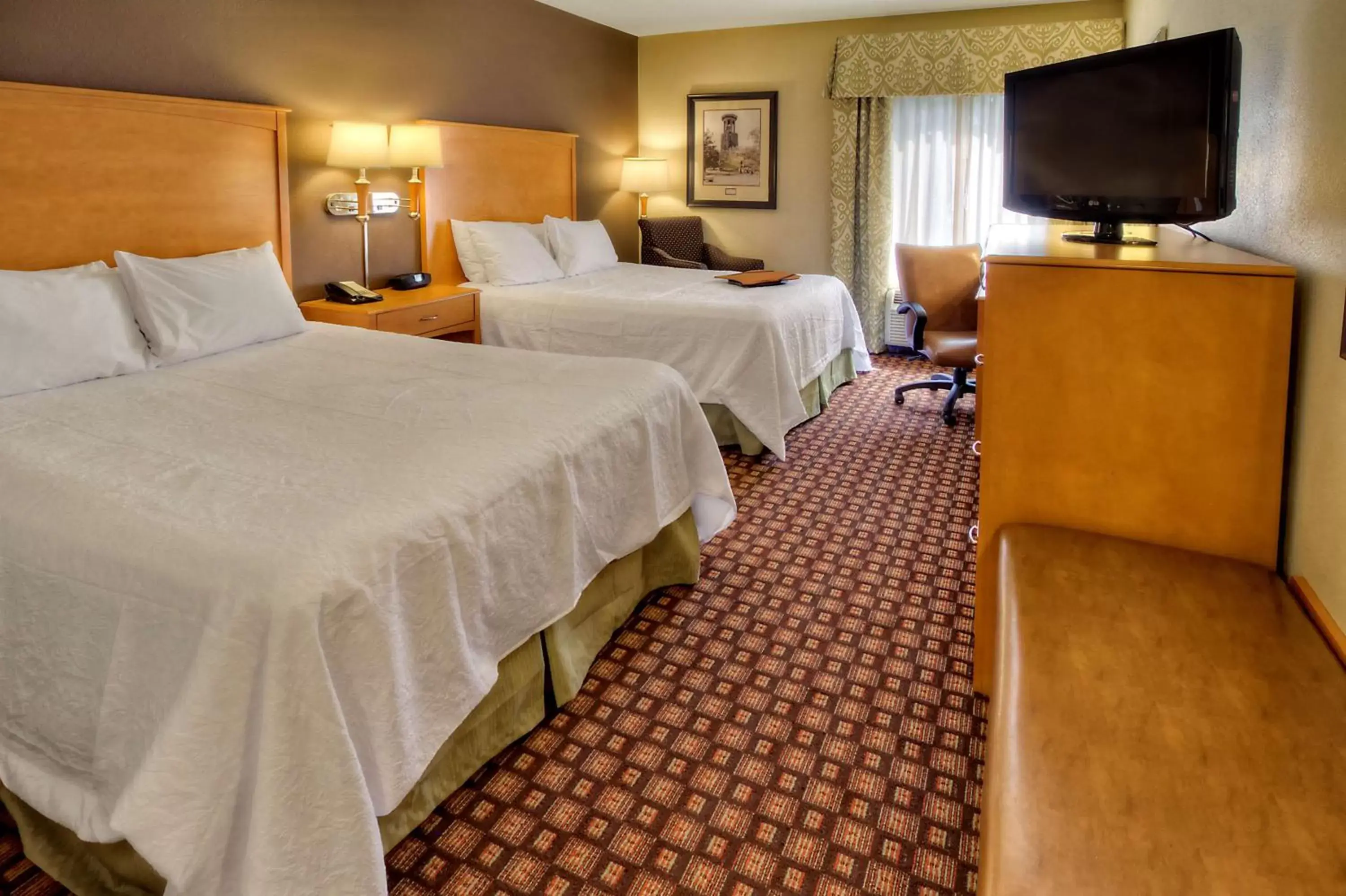 Bed in Hampton Inn & Suites Nashville-Vanderbilt-Elliston Place