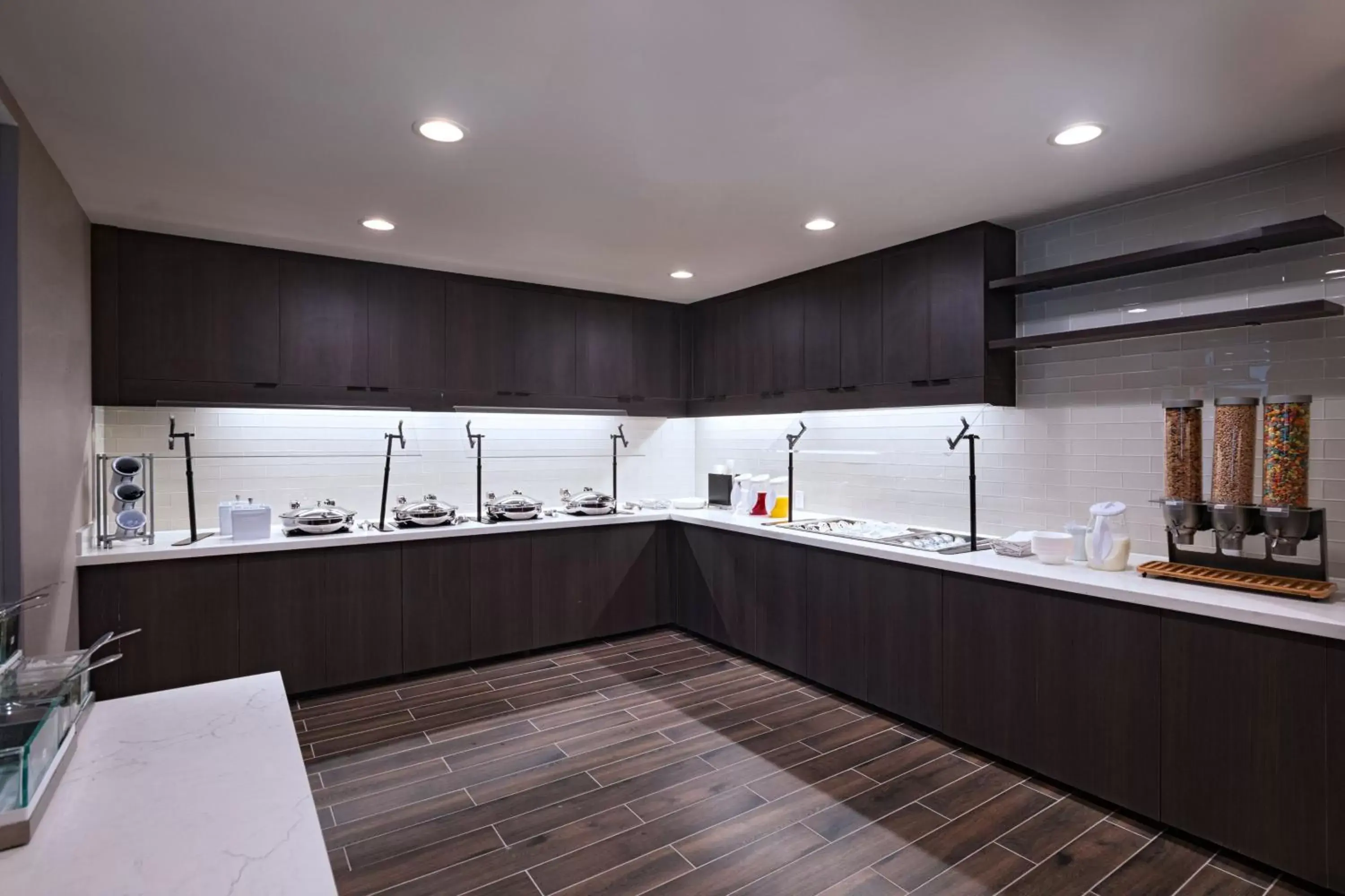 Breakfast, Kitchen/Kitchenette in Residence Inn New Brunswick Tower Center Blvd.