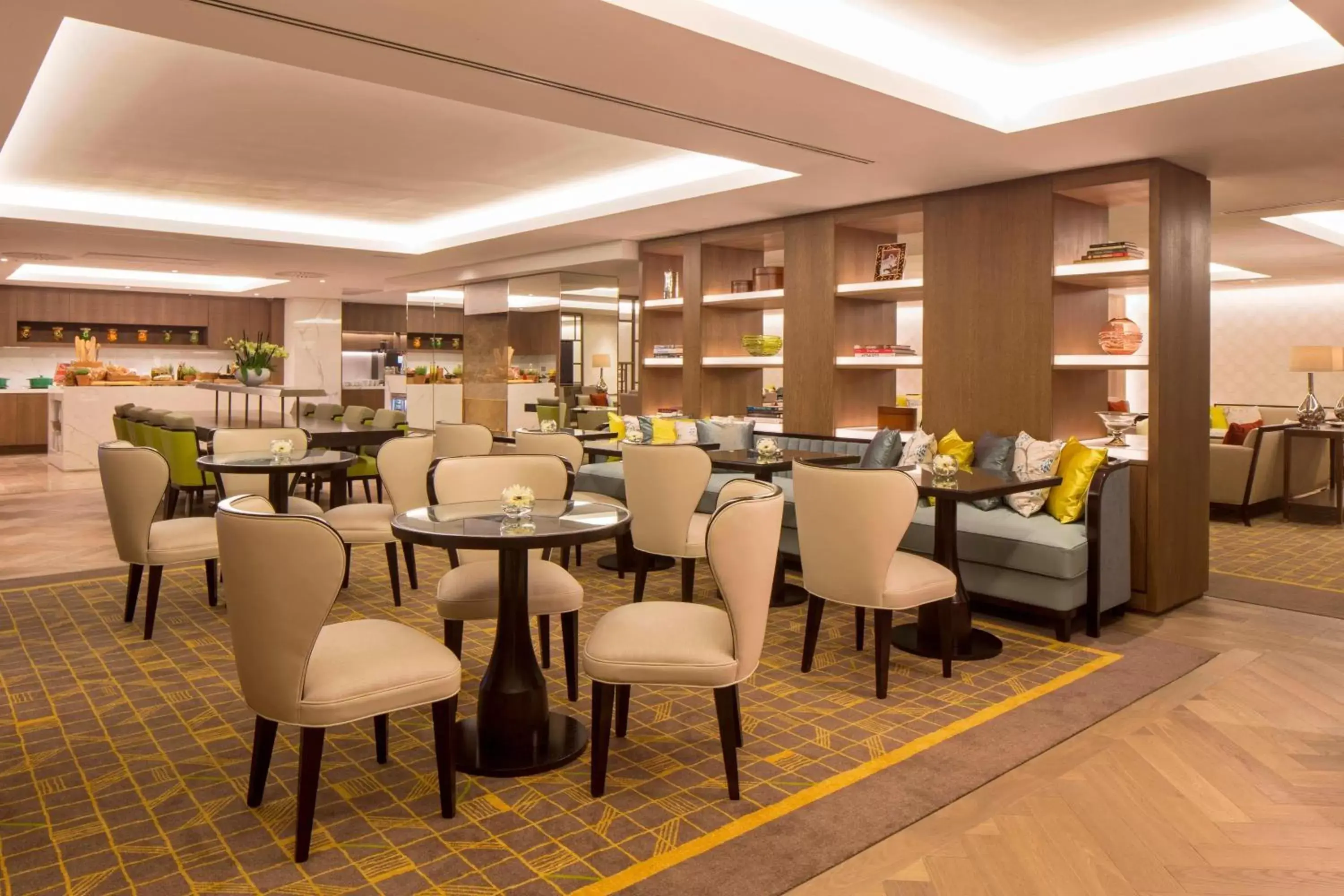 Lounge or bar, Restaurant/Places to Eat in JW Marriott Grosvenor House London