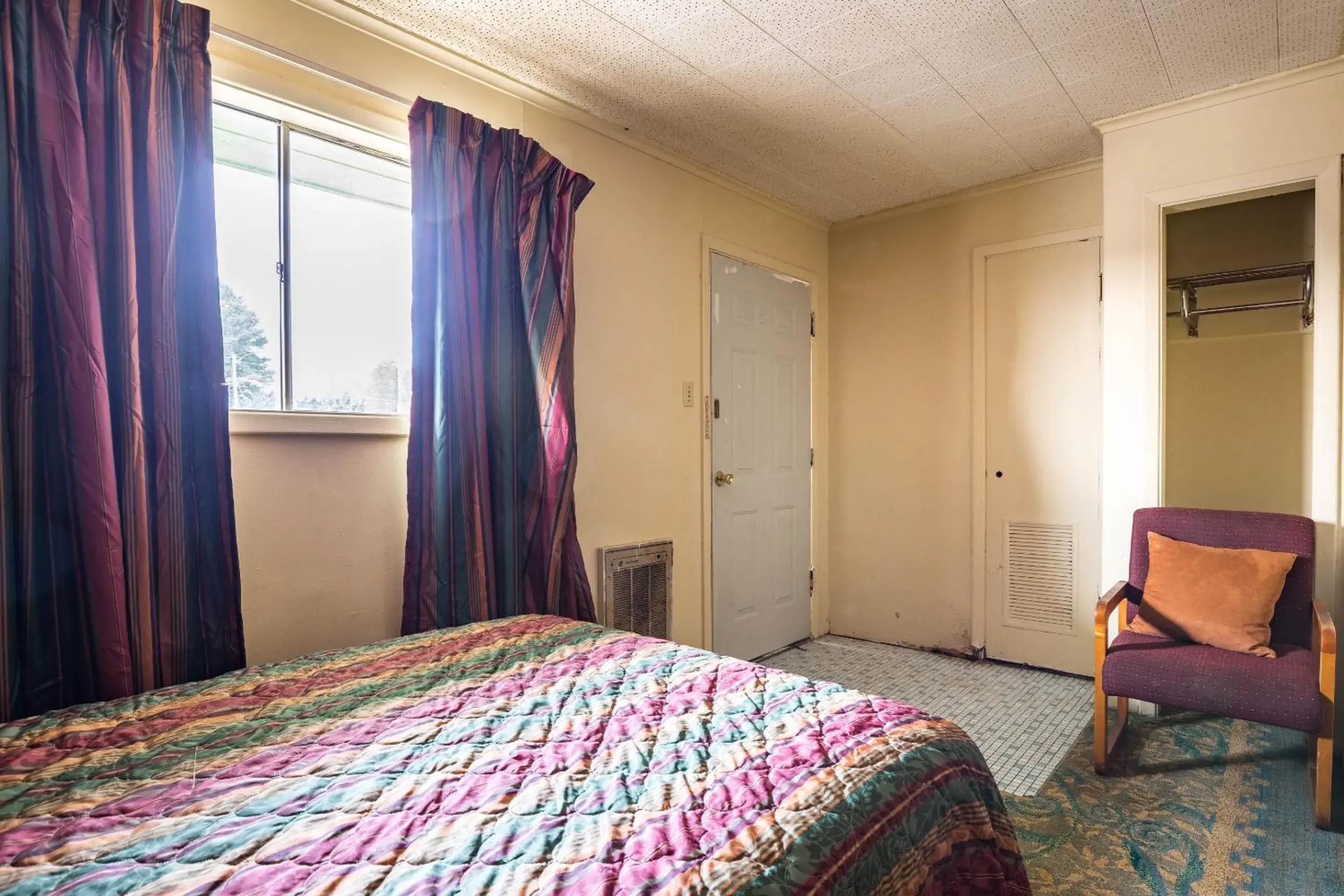 Bedroom, Bed in OYO Hotel Holly Springs MS