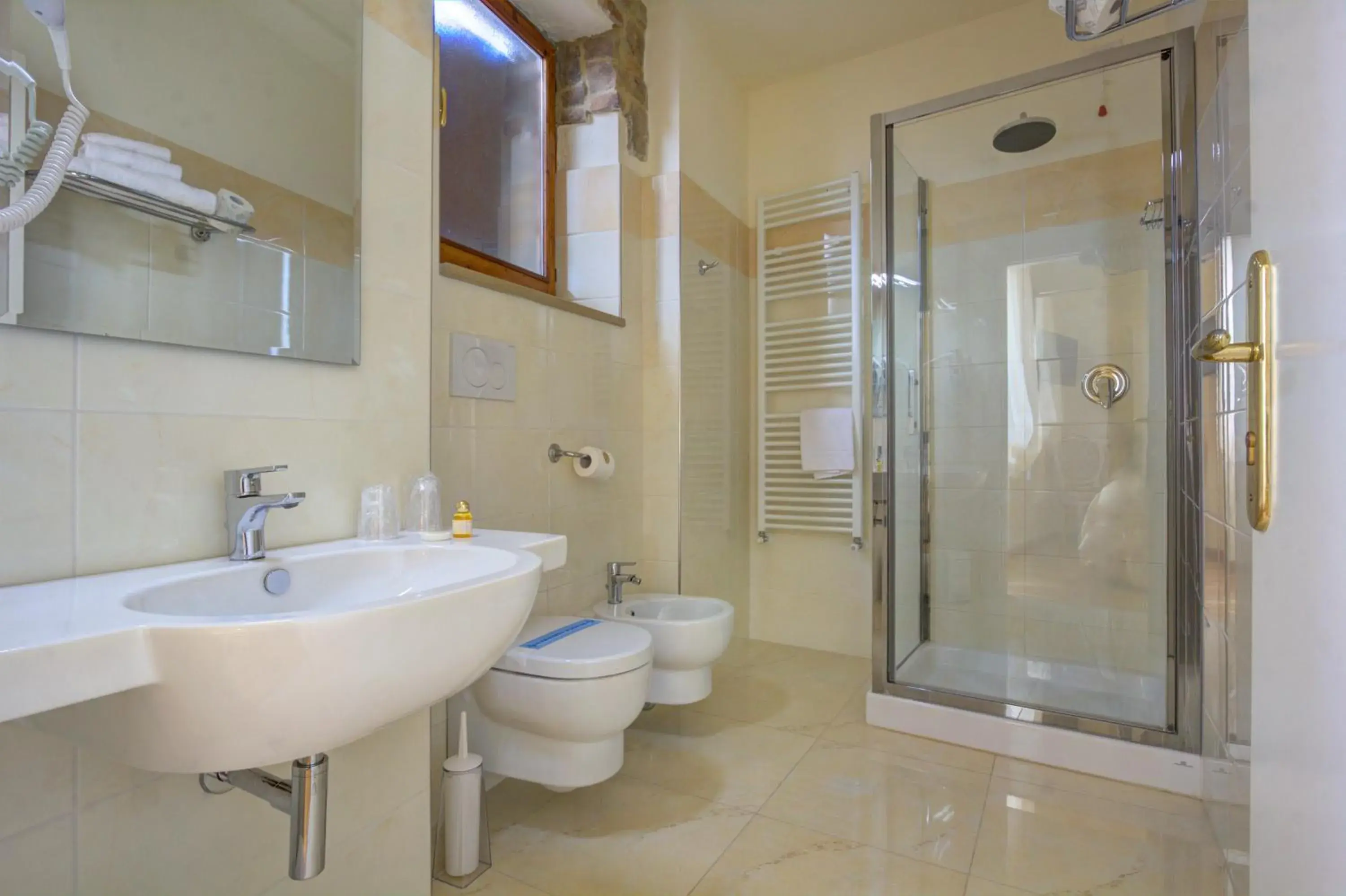 Shower, Bathroom in Hotel Volterra In