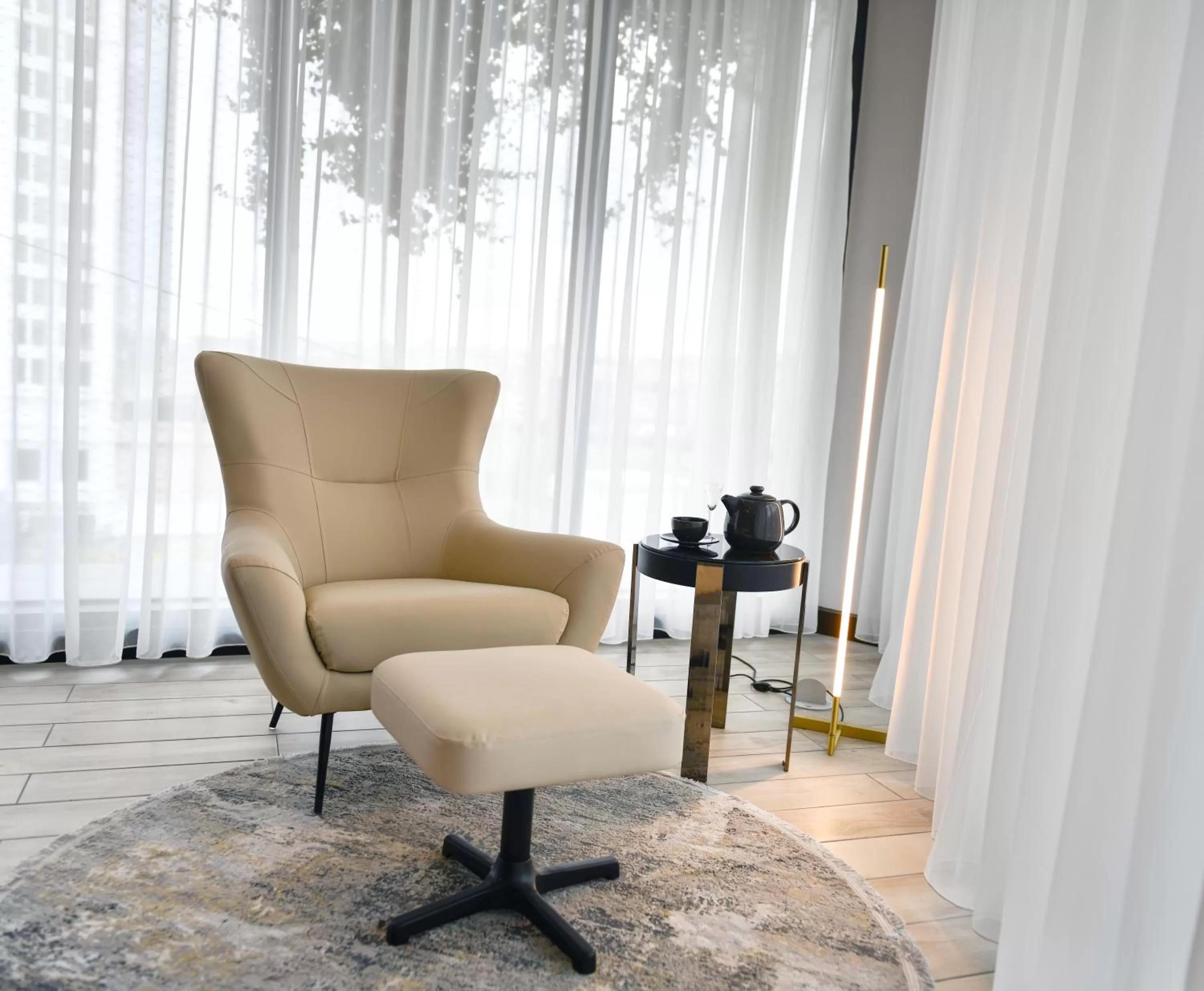 Living room in WestSide Residences by Rotana