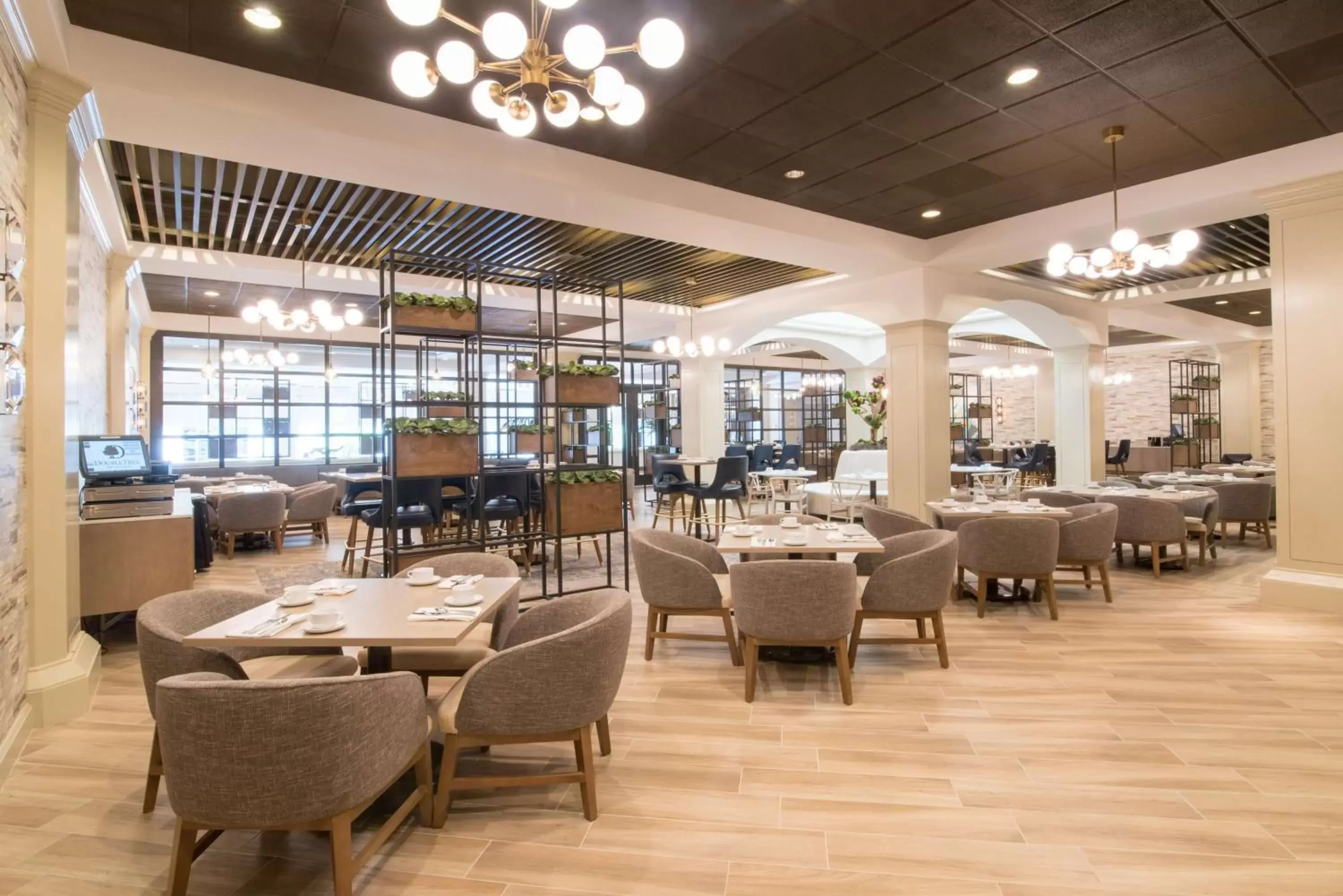 Dining area, Restaurant/Places to Eat in DoubleTree by Hilton San Diego-Mission Valley