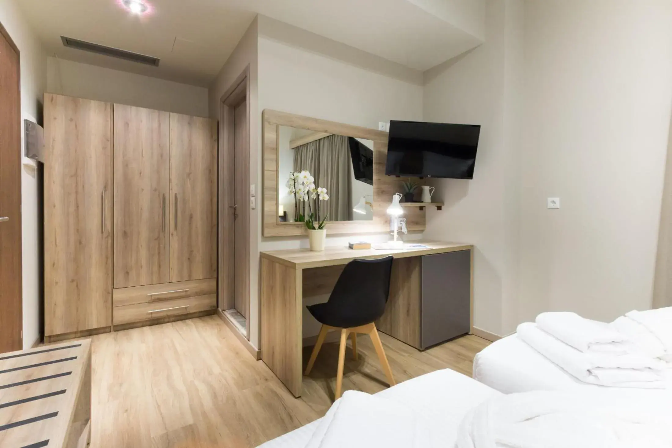 Photo of the whole room, Bed in Hotel @Syngrou Fix Photo of the whole room, Bed in Hotel @Syngrou Fix