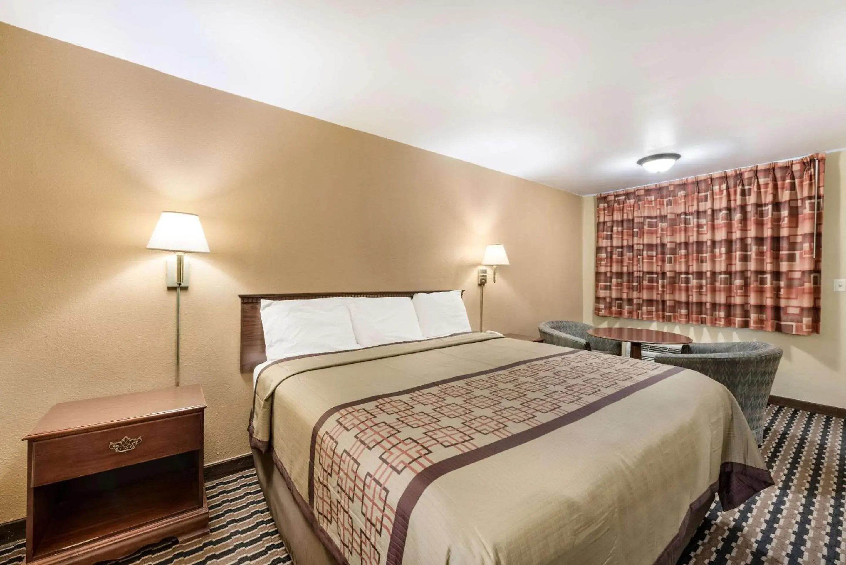 Photo of the whole room, Bed in Rodeway Inn Columbus West Photo of the whole room, Bed in Rodeway Inn Columbus West