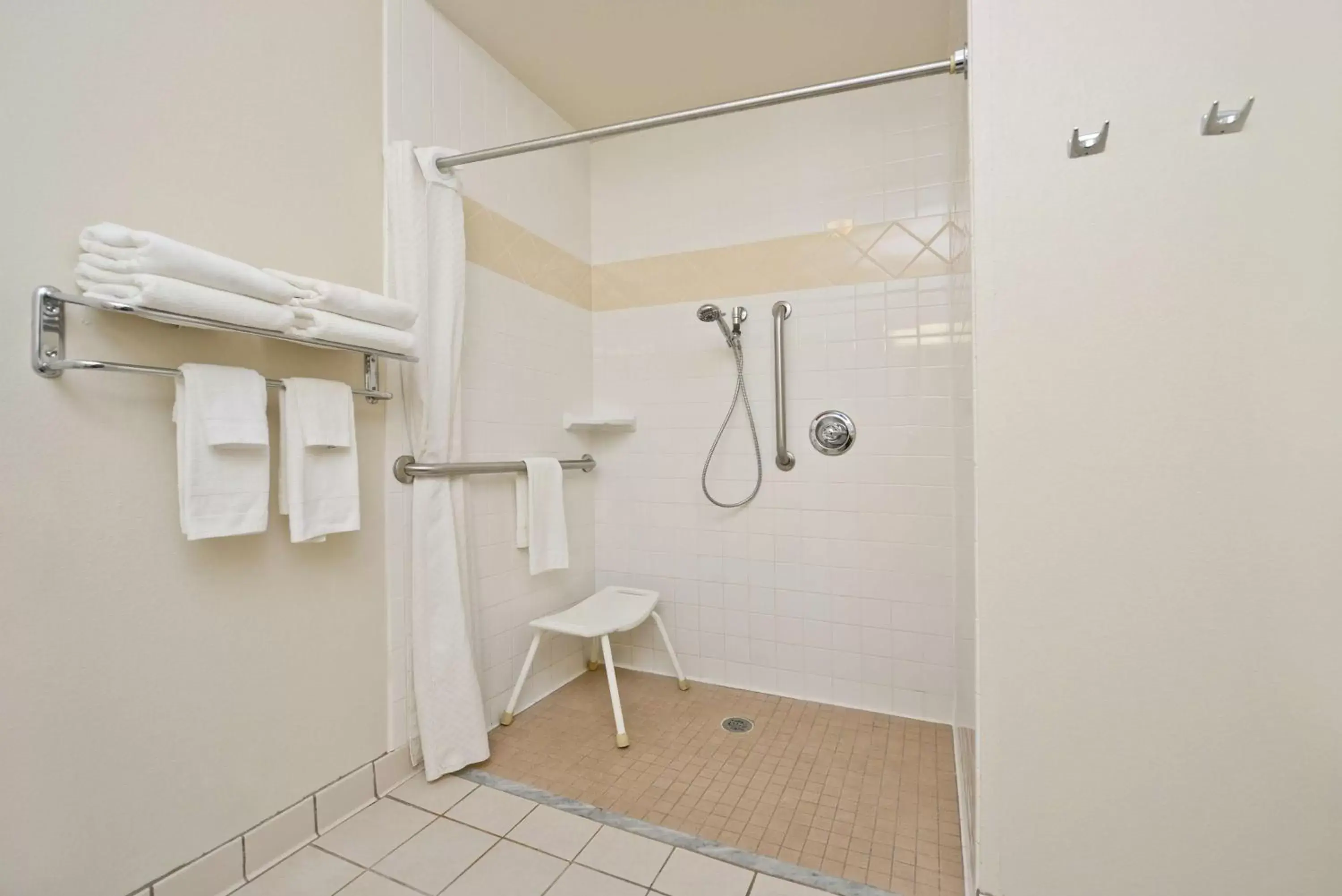 Photo of the whole room, Bathroom in SureStay Hotel by Best Western Blackwell