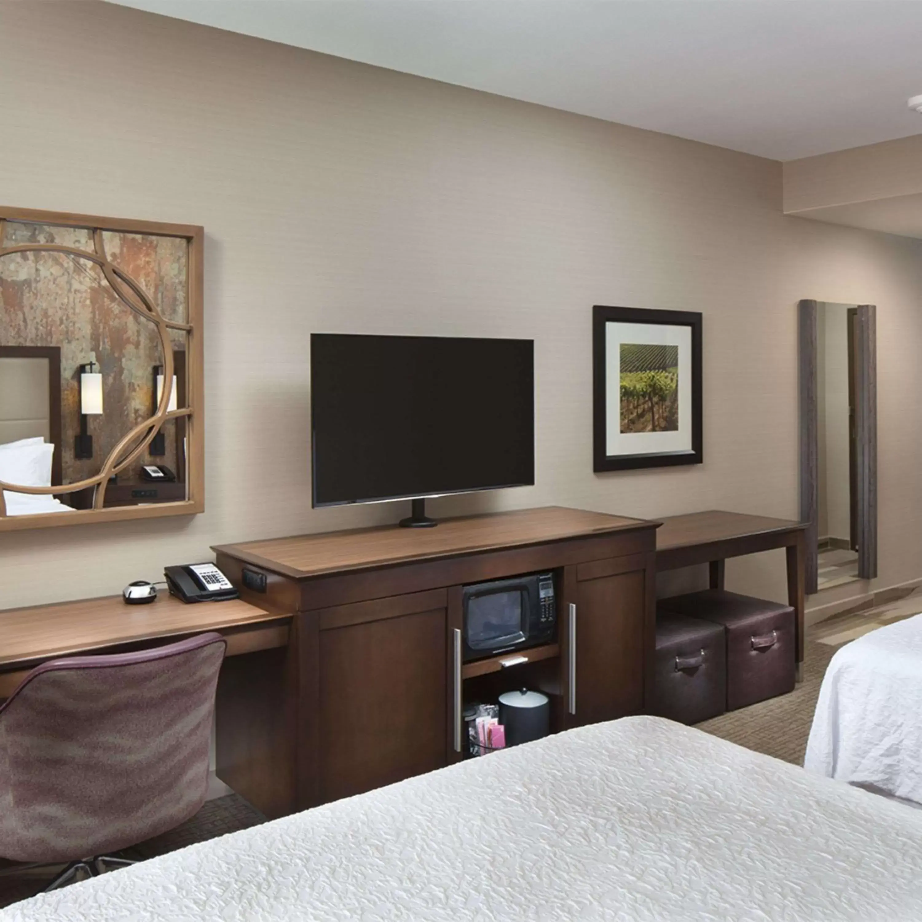 Bedroom, TV/Entertainment Center in Hampton Inn & Suites Murrieta