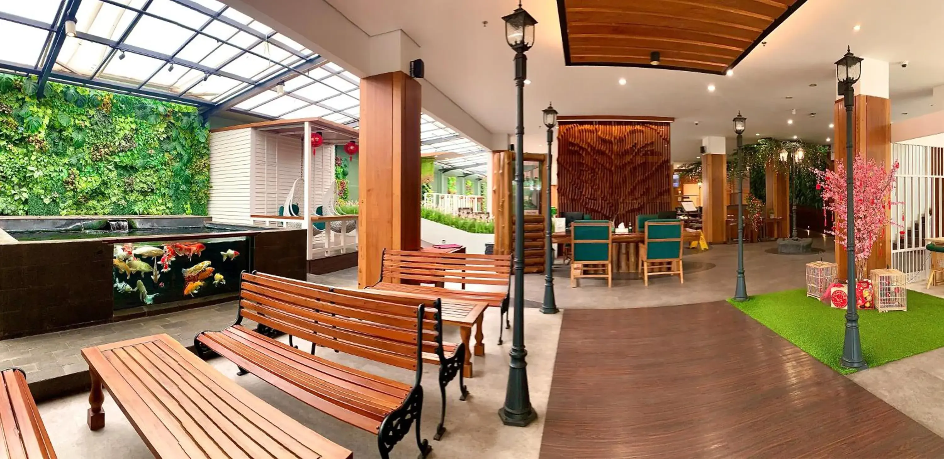 Lobby or reception, Restaurant/Places to Eat in Hemangini Hotel Bandung