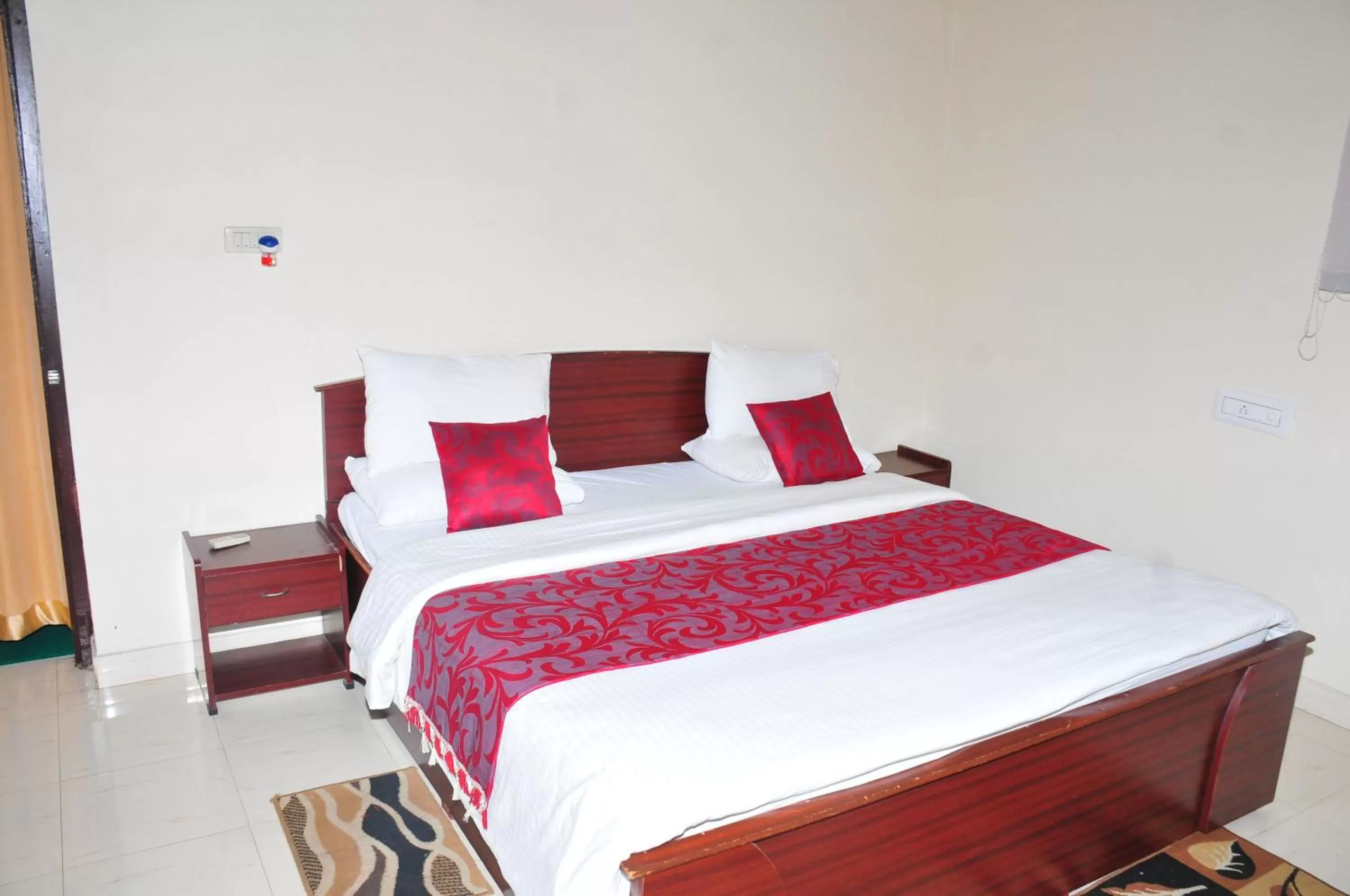 Bed in KSTDC Hotel Mayura Velapuri Belur