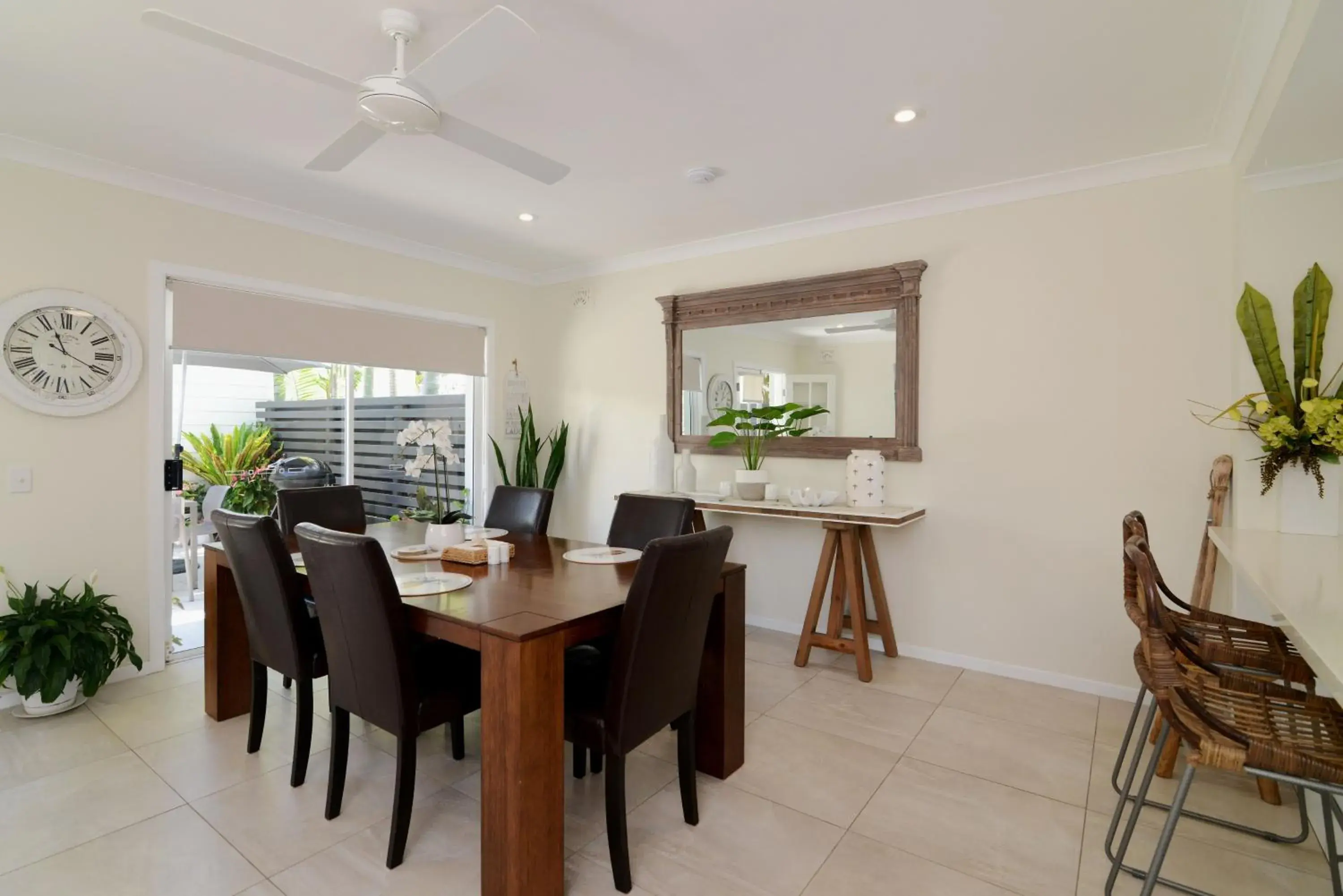 Dining Area in Noosa Entrance Waterfront Resort