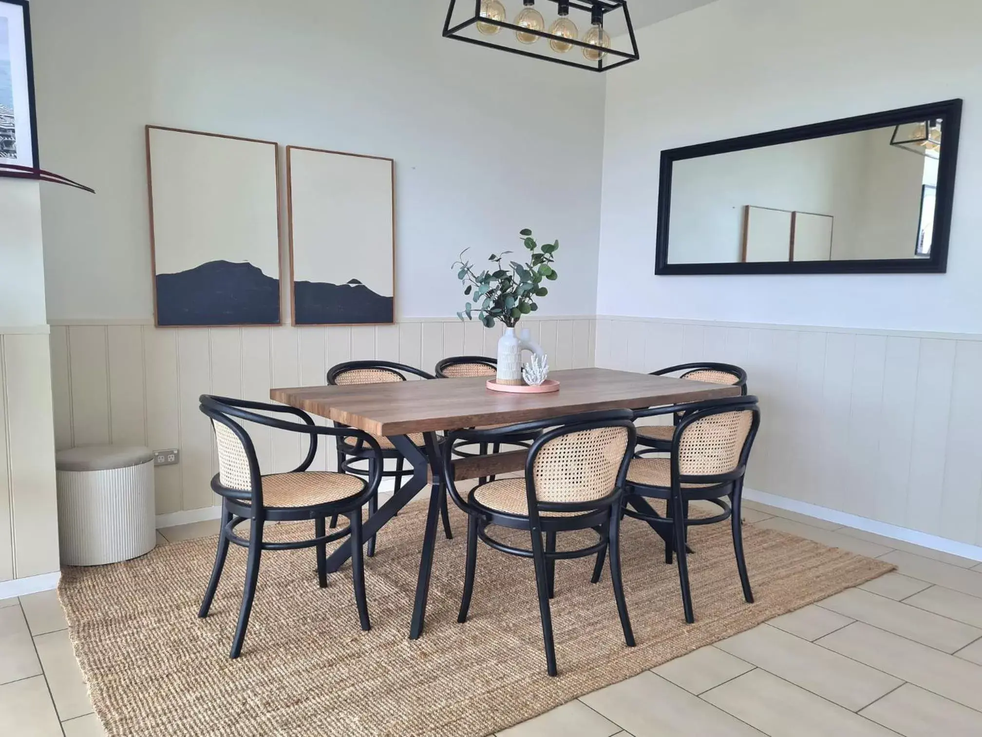 Dining Area in Crystal Bay On The Broadwater