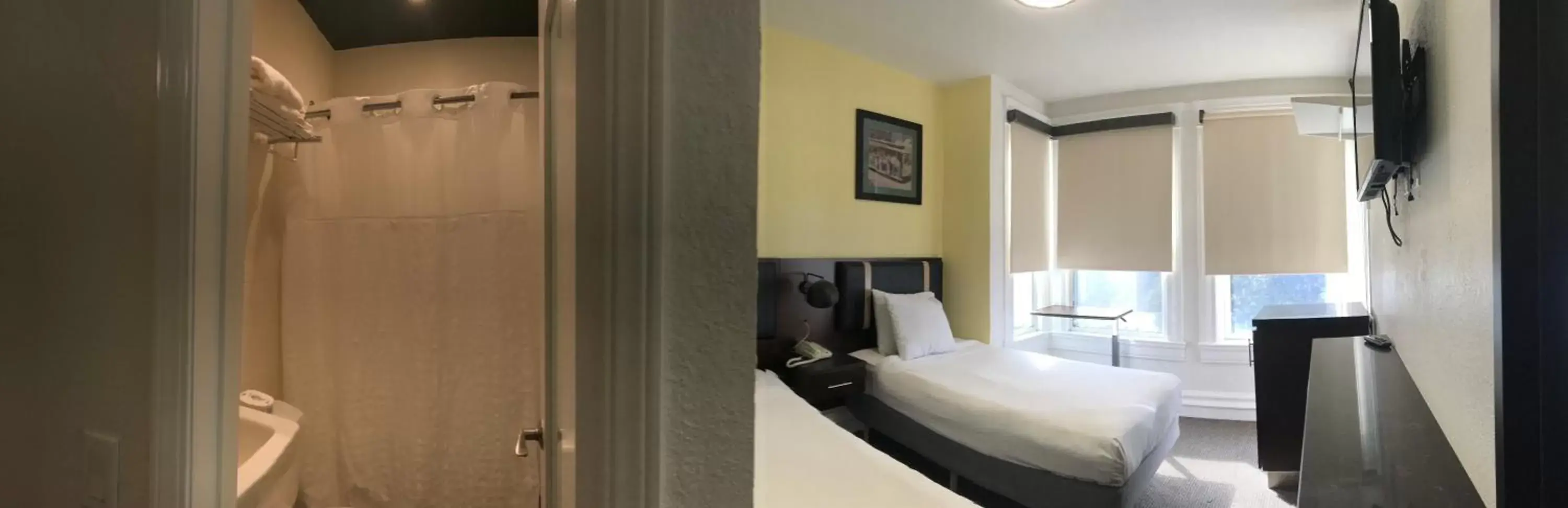 Bedroom, Bed in Casa Loma Hotel