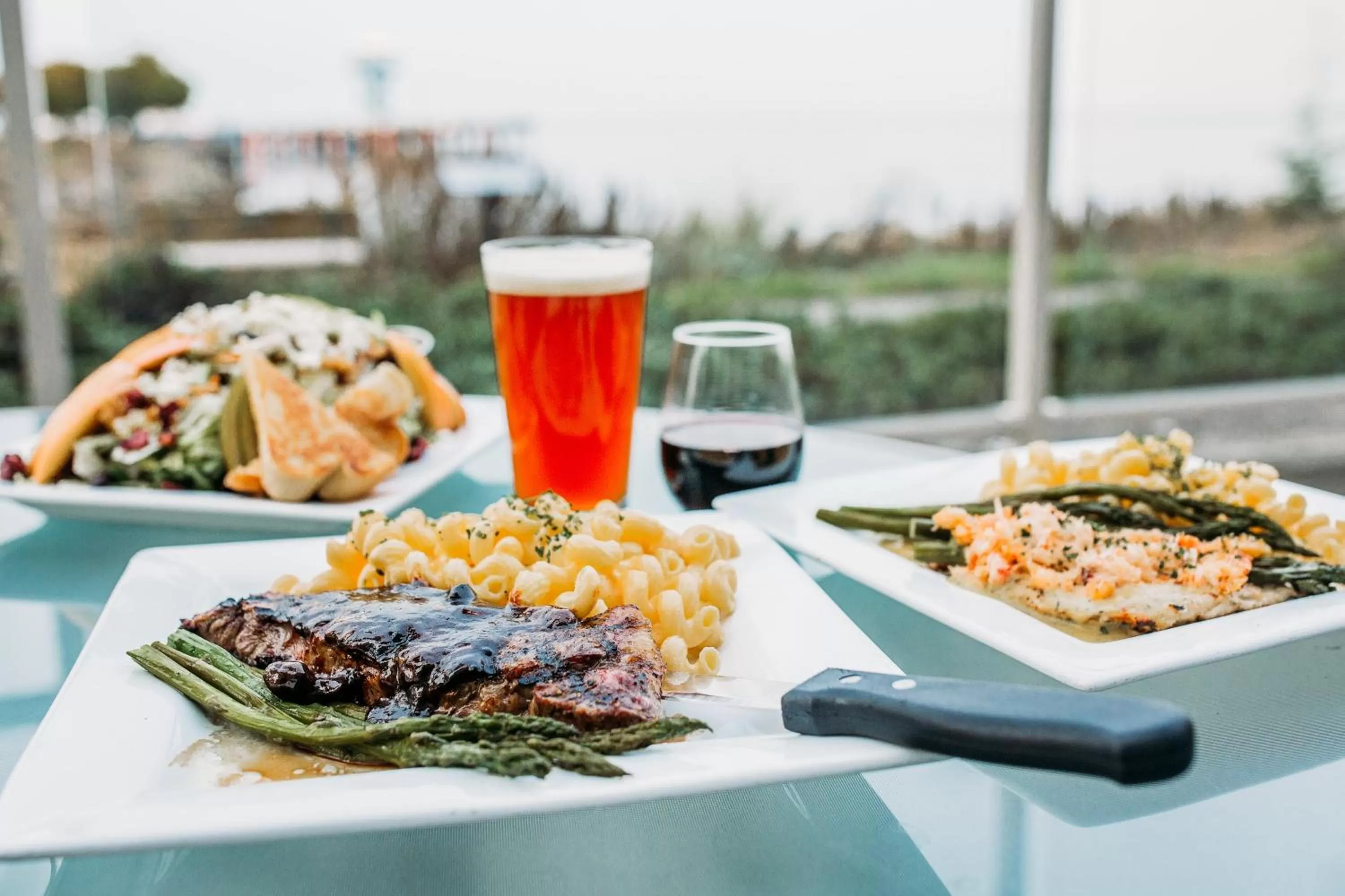 Restaurant/places to eat in Red Lion Hotel Port Angeles Harbor