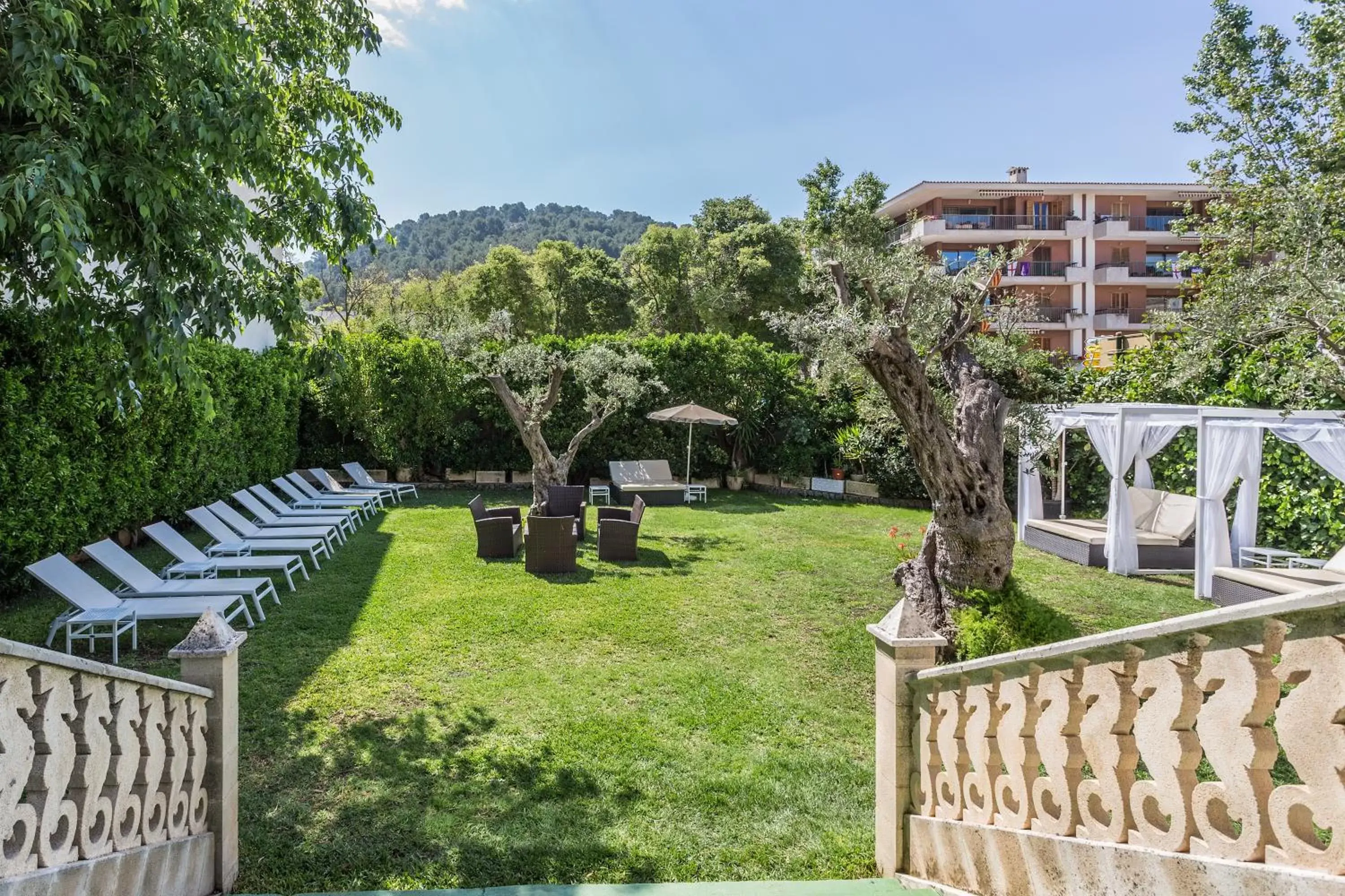 Garden in FERGUS Style Soller Beach