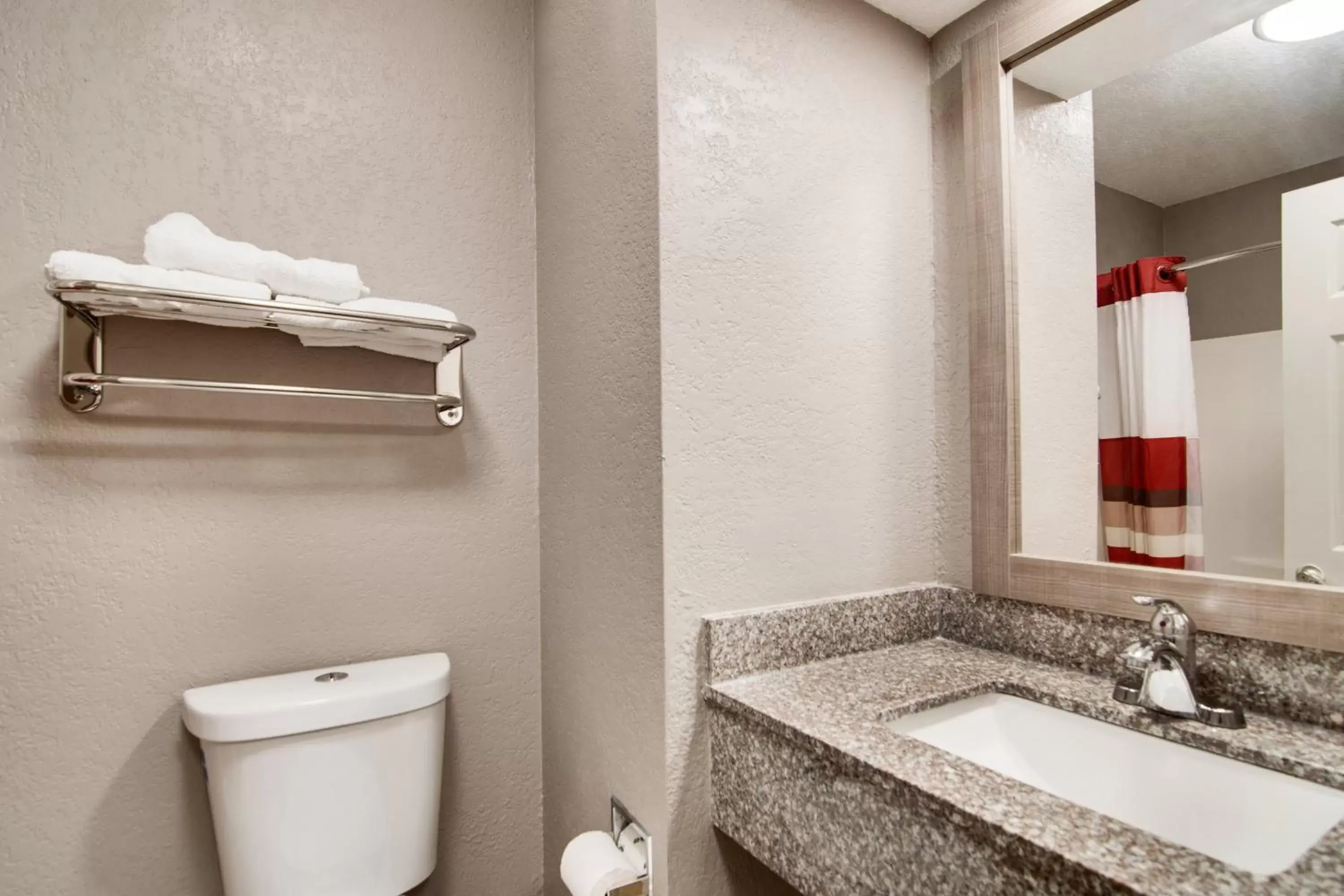 Bathroom in Red Roof Inn & Suites Pensacola-NAS Corry