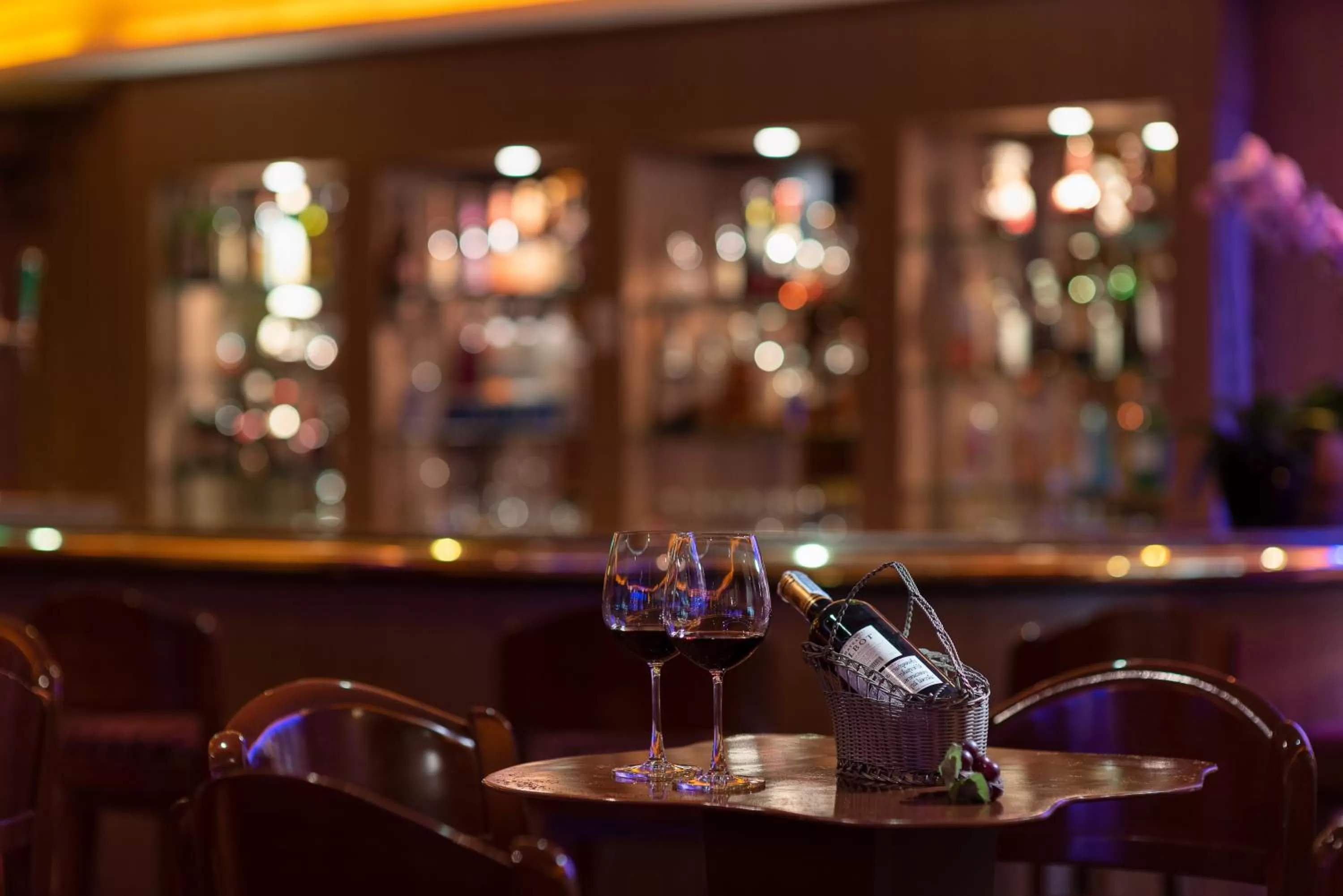 Restaurant/places to eat in The Emerald Hotel