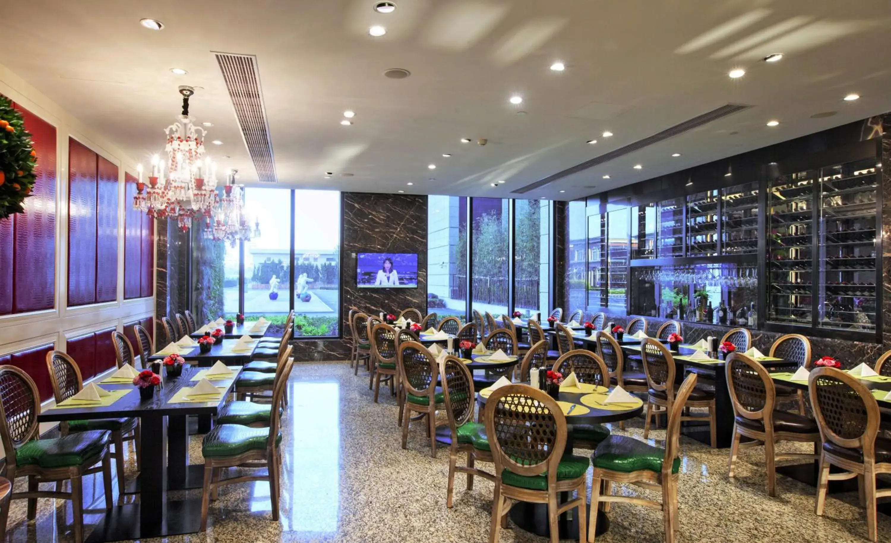 Breakfast, Restaurant/Places to Eat in Holiday Inn - Shanghai Jinshan, an IHG Hotel
