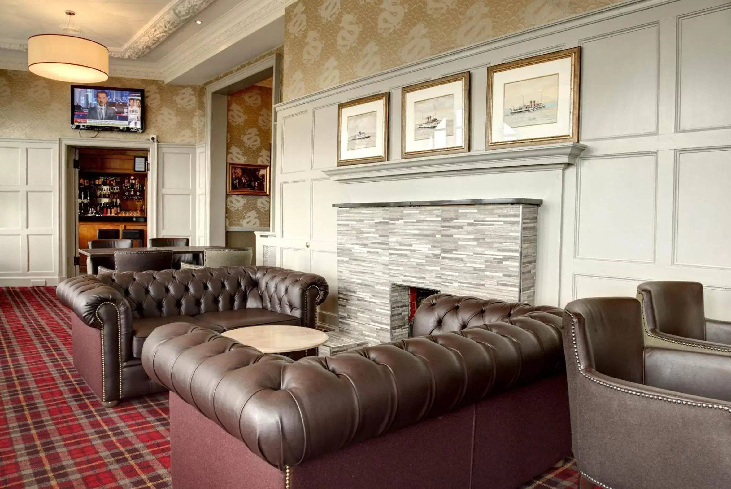 Communal lounge/ TV room, Seating Area in Argyll Hotel