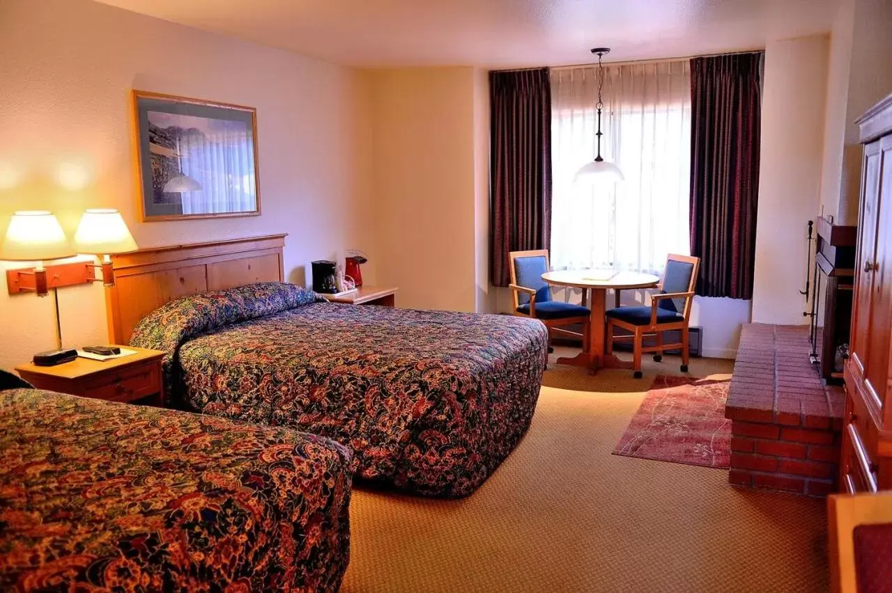 Bed in Pacific Gardens Inn Bed in Pacific Gardens Inn