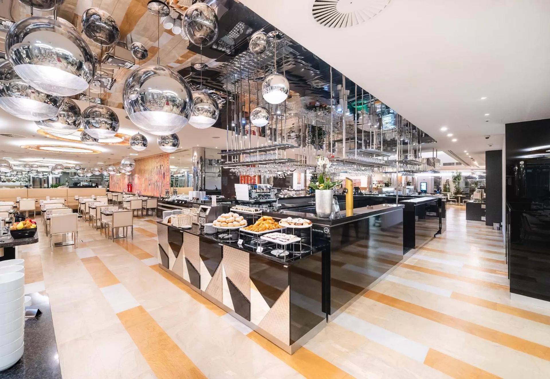 Restaurant/places to eat in Grandium Hotel Prague