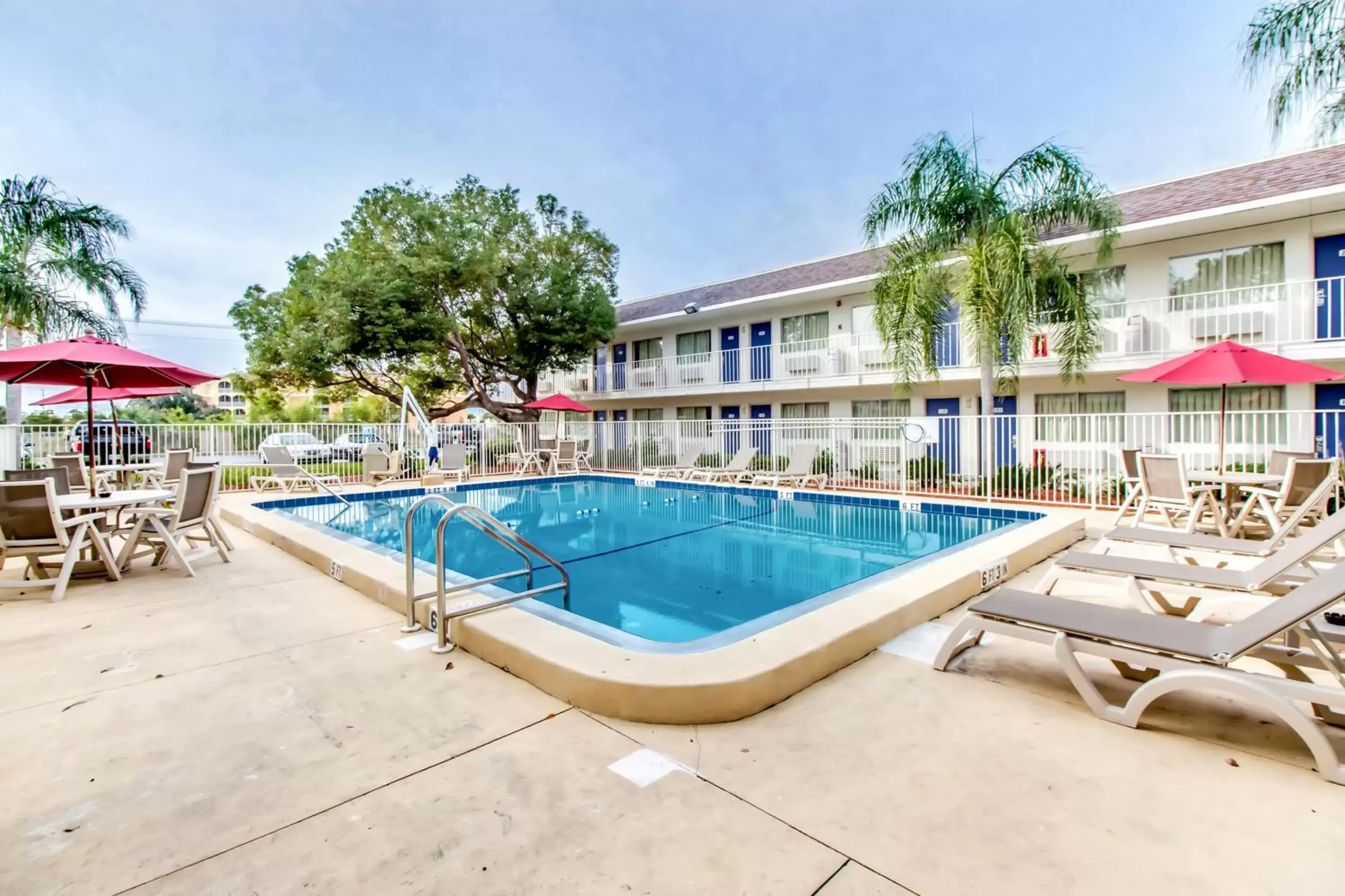 Swimming Pool in Motel 6-Venice, FL