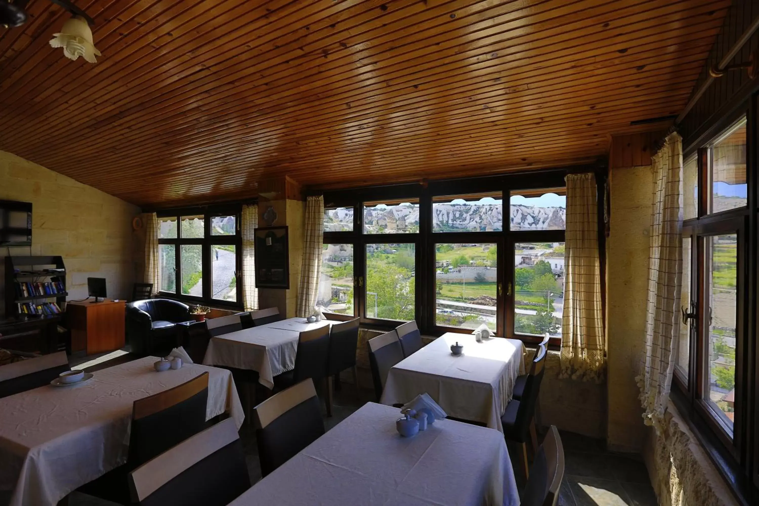 Restaurant/Places to Eat in Guven Cave Hotel