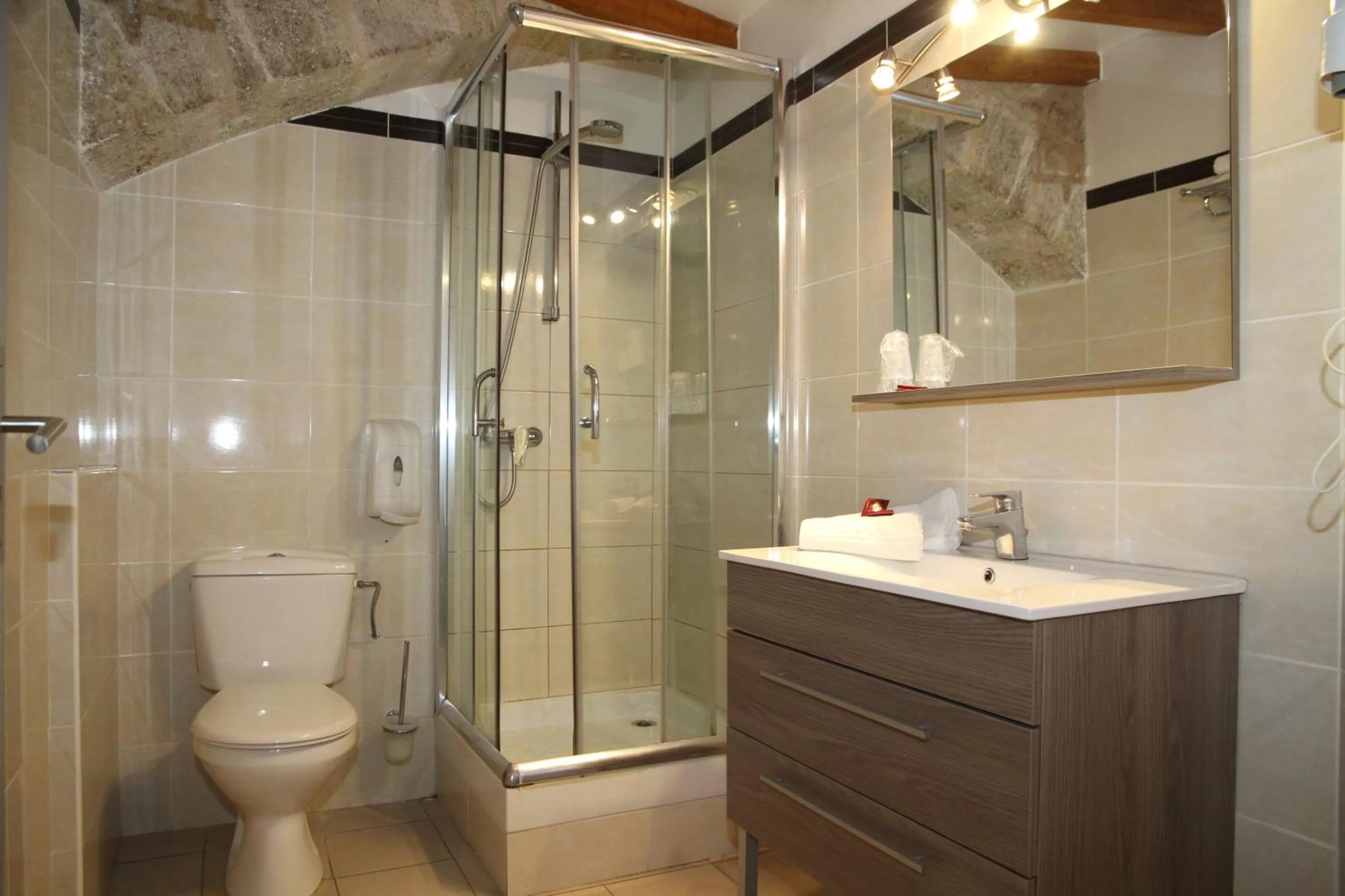 Shower in Hotel Saint Germain