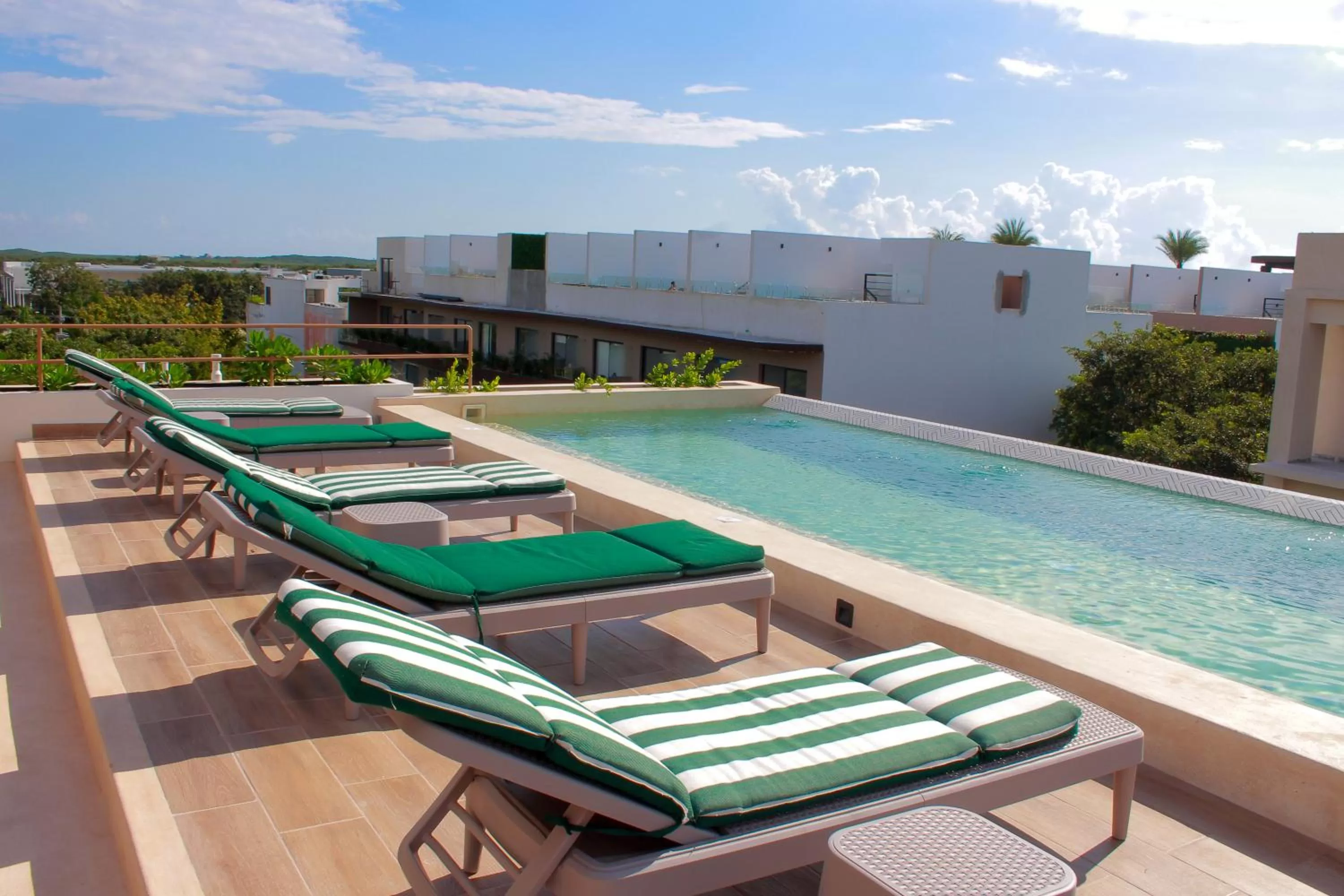 Swimming Pool in Gama 09 Apartments