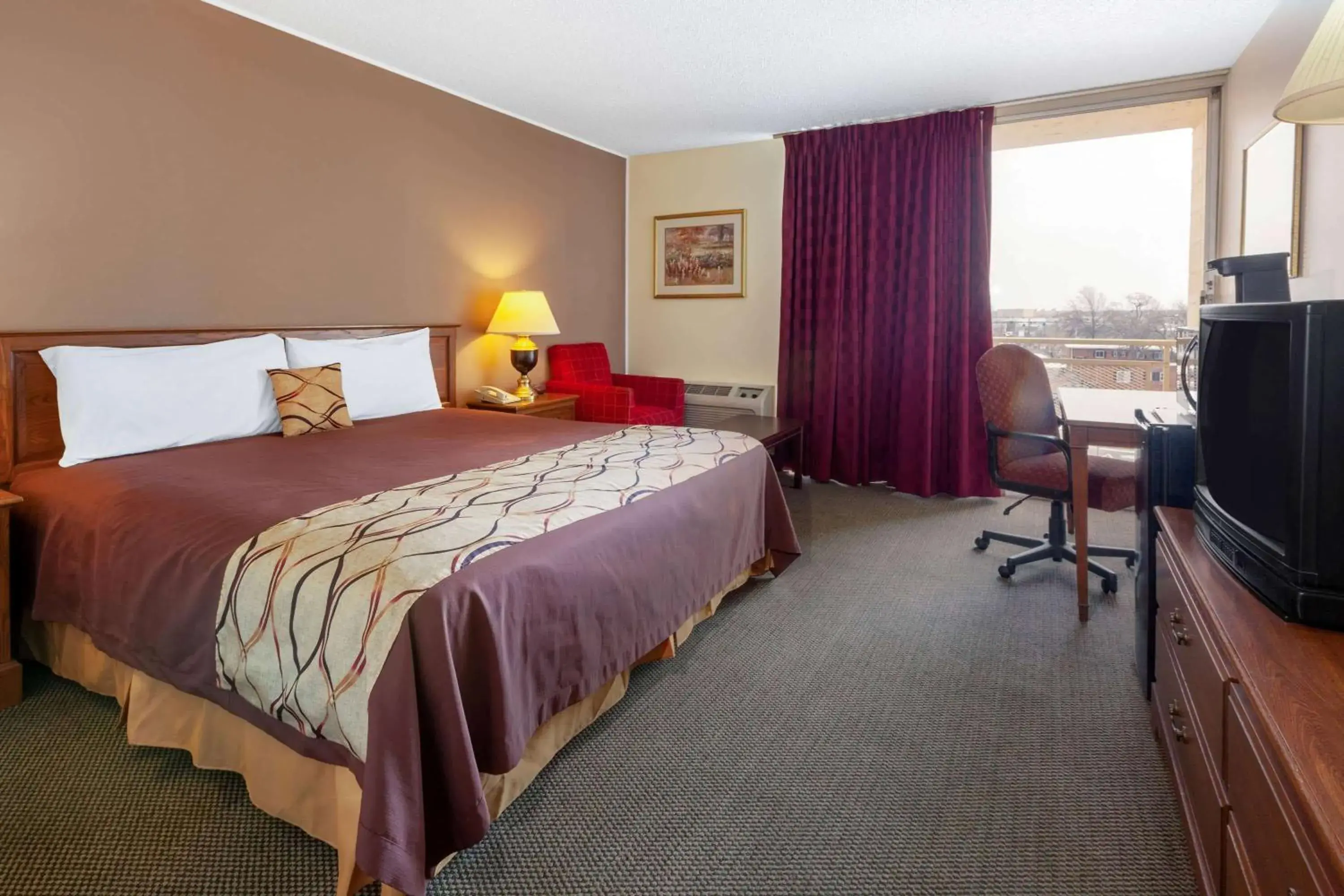 Photo of the whole room, Bed in Travelodge by Wyndham Cleveland Airport