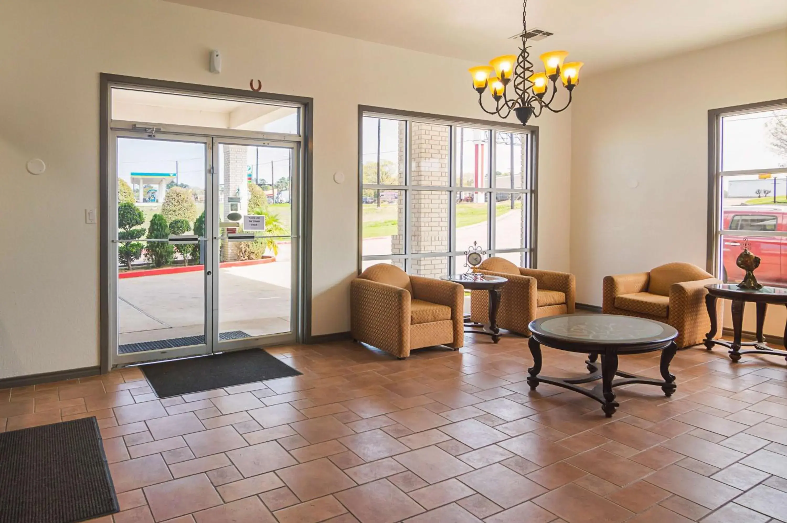 Lobby or reception in Studio 6-Tyler, TX Lobby or reception in Studio 6-Tyler, TX