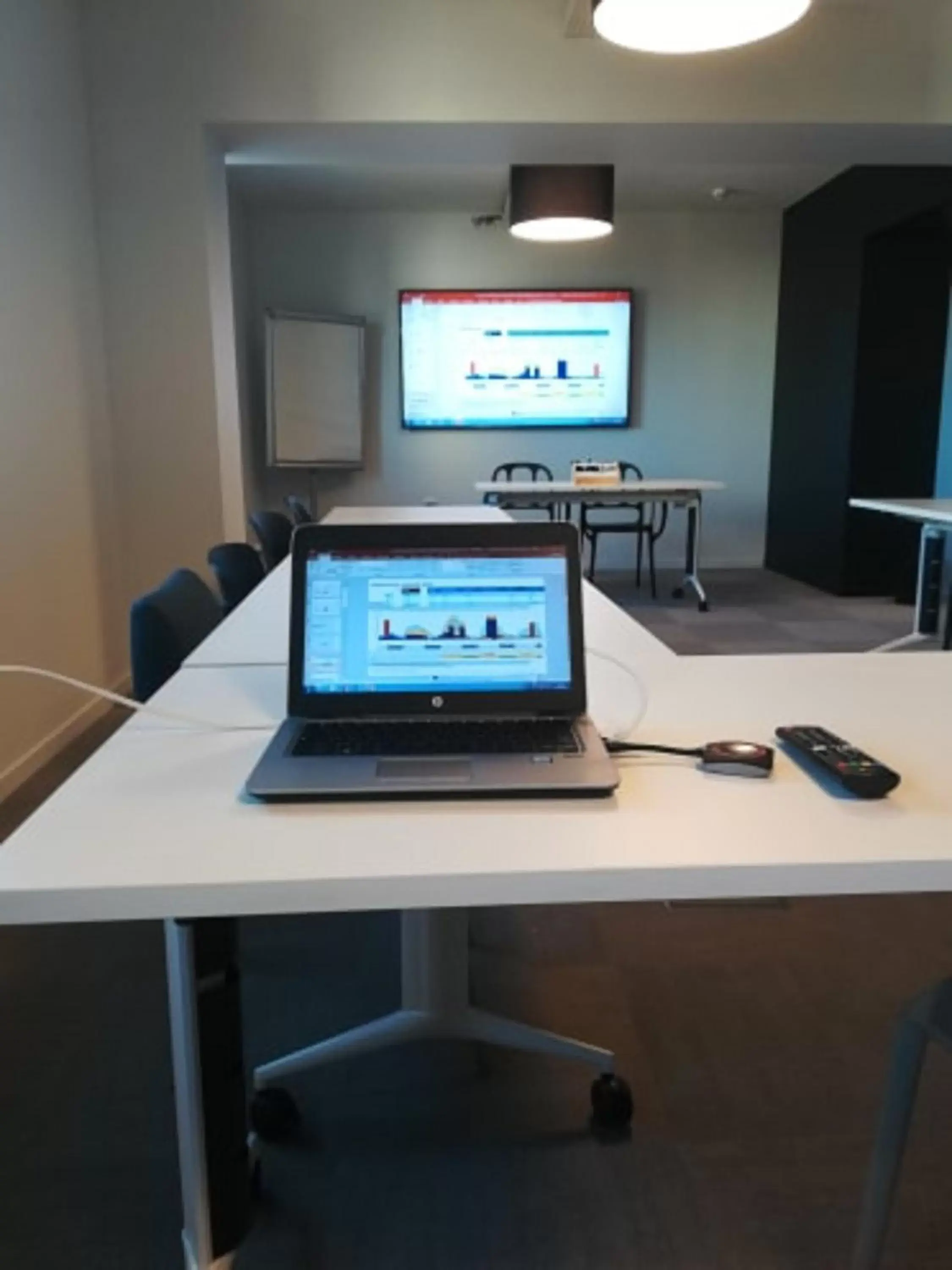 Meeting/conference room, TV/Entertainment Center in Campanile Le Mans Centre - Gare