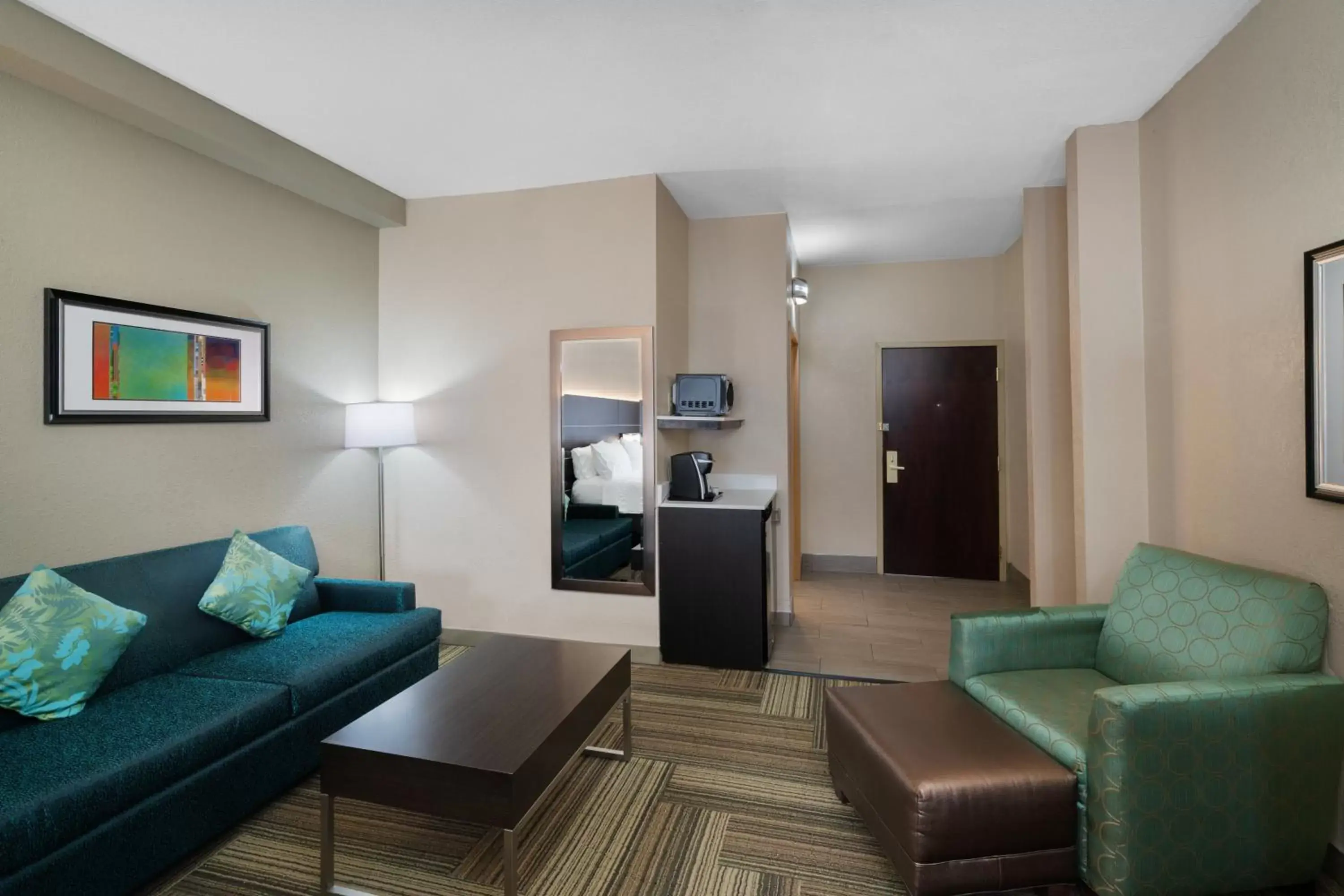 Photo of the whole room, Seating Area in Holiday Inn Express Hotel & Suites Ashland, an IHG Hotel