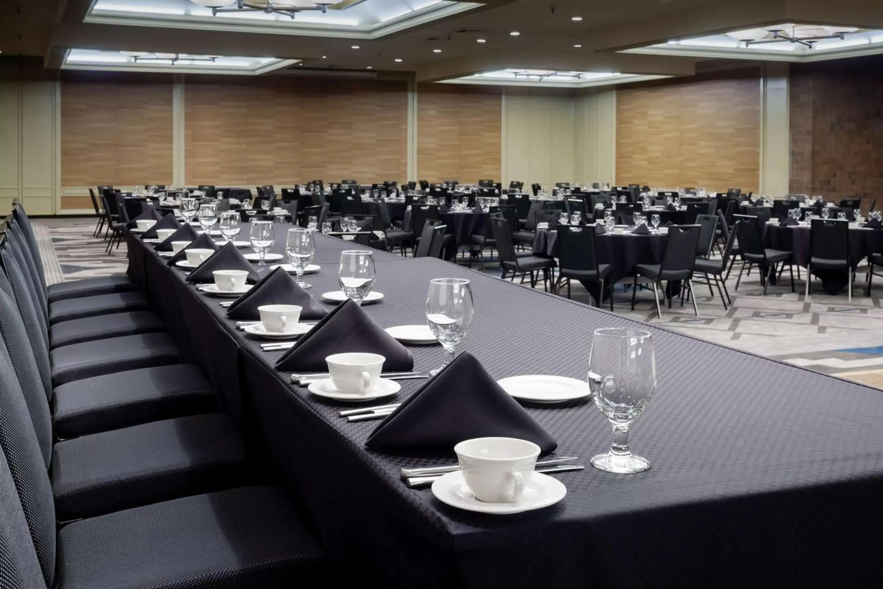 Meeting/conference room, Restaurant/Places to Eat in Doubletree By Hilton Billings